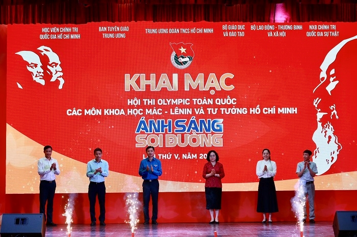  Hội thi Olympic toàn quốc các môn khoa học Mác - Lênin, tư tưởng Hồ Chí Minh đã nhận được sự tham gia tích cực của đông đảo các bạn trẻ trong cả nước. Ảnh: PV.

