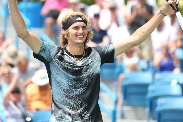 Cincinnati Masters: Medvedev bị loại, Alcaraz vượt qua đối thủ kỵ rơ