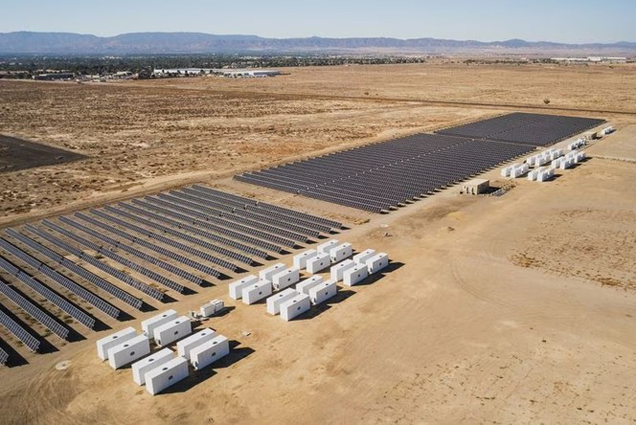 Pin thải từ xe điện được dùng để lưu trữ năng lượng mặt trời