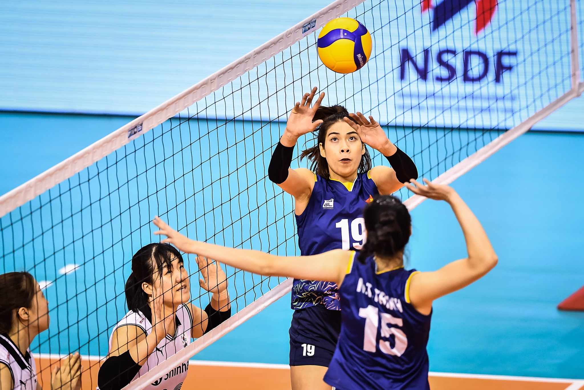 Giải vô địch bóng chuyền nữ châu Á 2023:: Tuyển nữ Việt Nam “ngược dòng” thắng kịch tính nữ Hàn Quốc trận ra quân