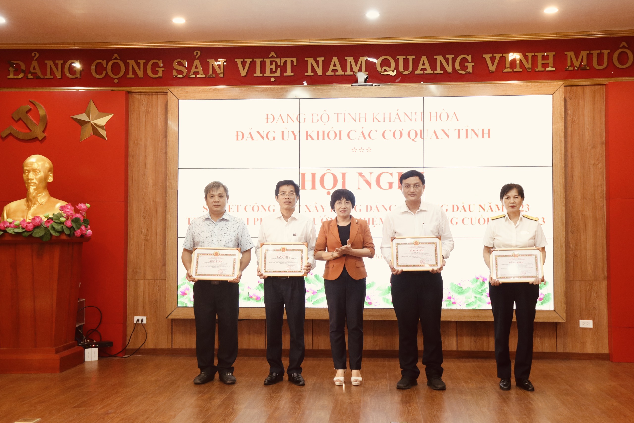 Đảng bộ Khối cơ quan tỉnh Khánh Hòa:: Kết nạp 105 đảng viên trong 6 tháng đầu năm 2023