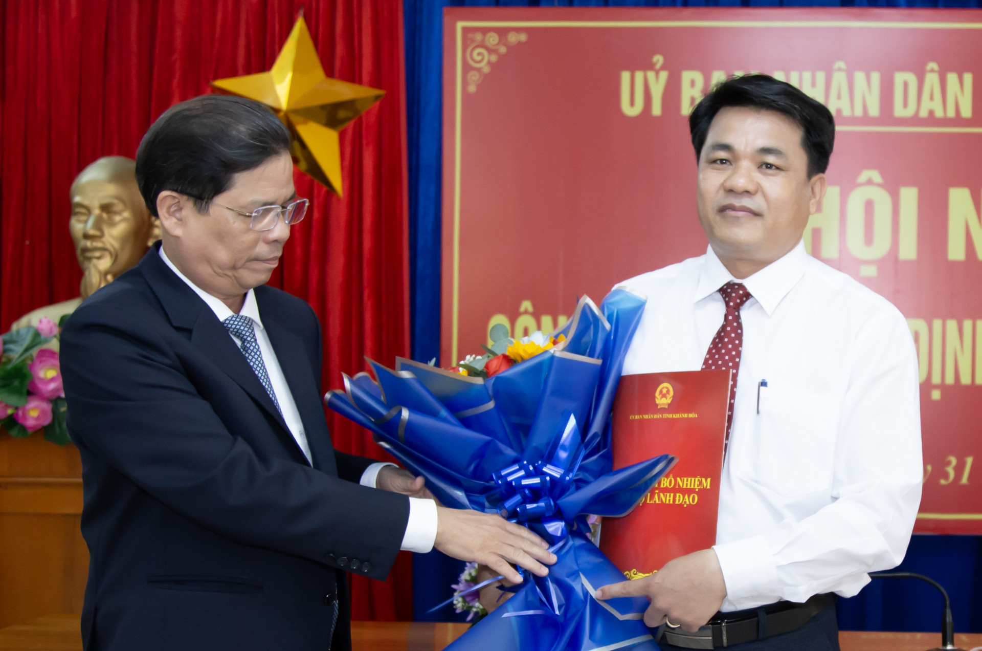 Lãnh đạo tỉnh trao quyết định bổ nhiệm cho ông Nguyễn Duy Quang