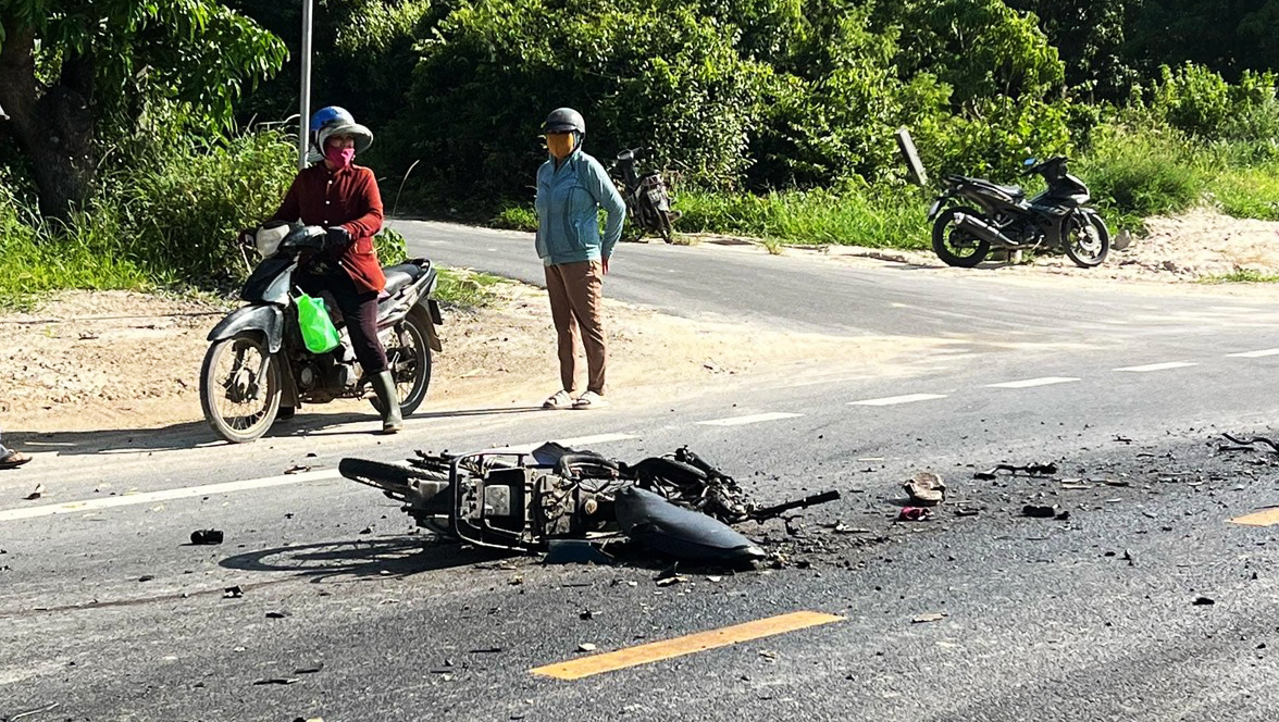 Xe tải tông xe máy, một phụ nữ bị thương rất nặng