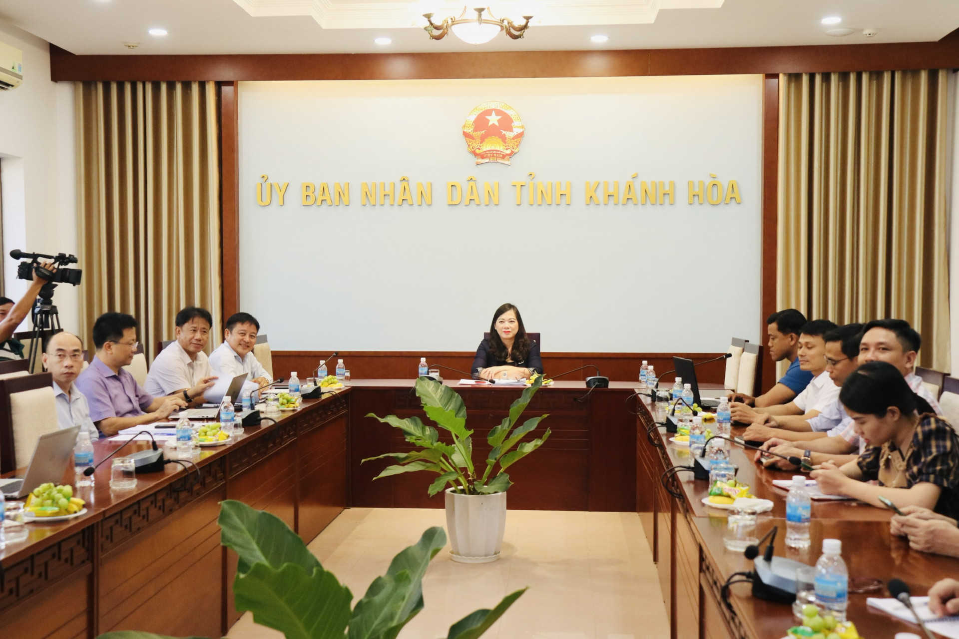 Bà Nguyễn Thị Lệ Thanh - Giám đốc Sở Du lịch chủ trì tại điểm cầu Khánh Hòa