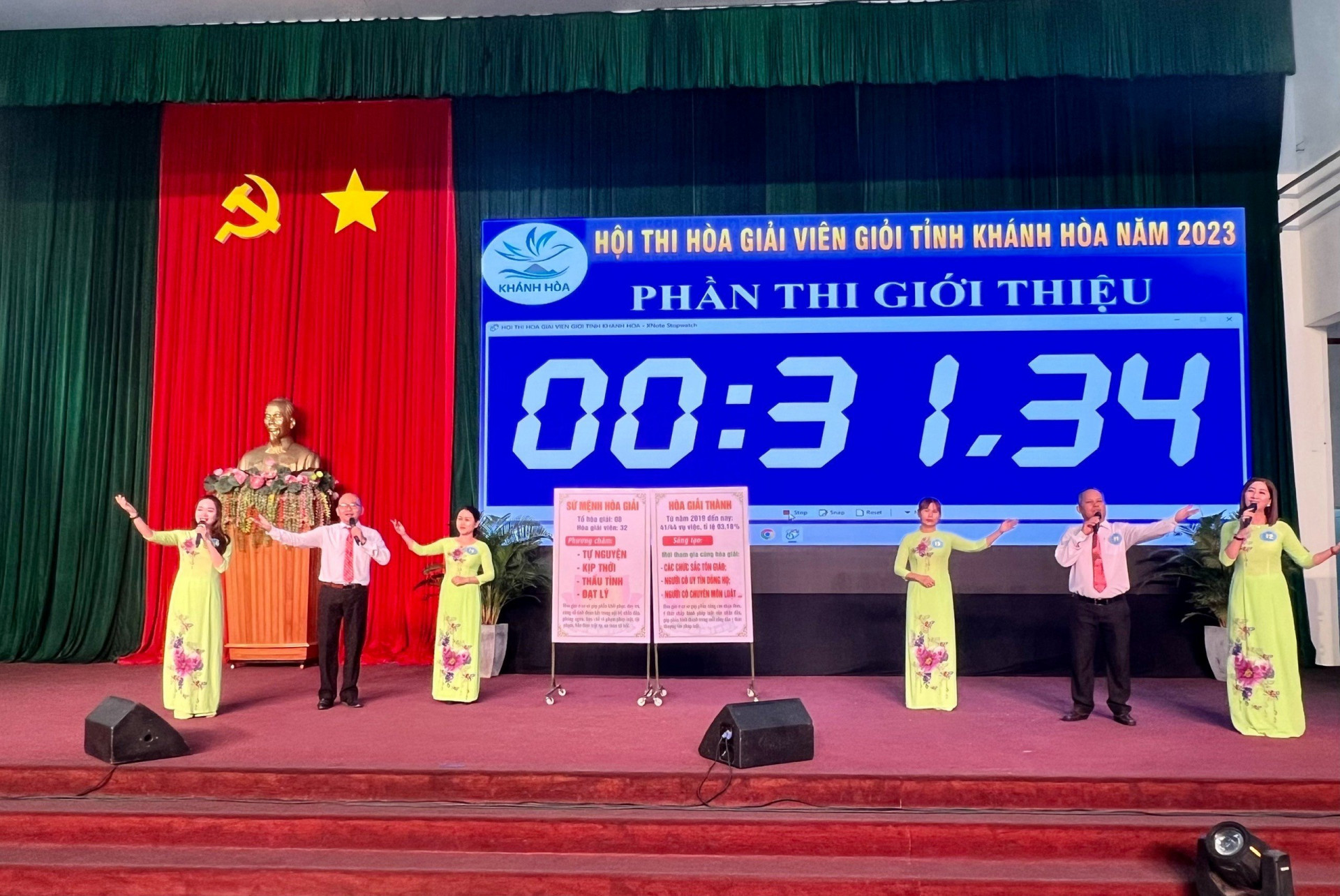 Các hòa giải viên của huyện Diên Khánh tham gia Hội thi hòa giải viên giỏi tỉnh năm 2023. Ảnh: N.V