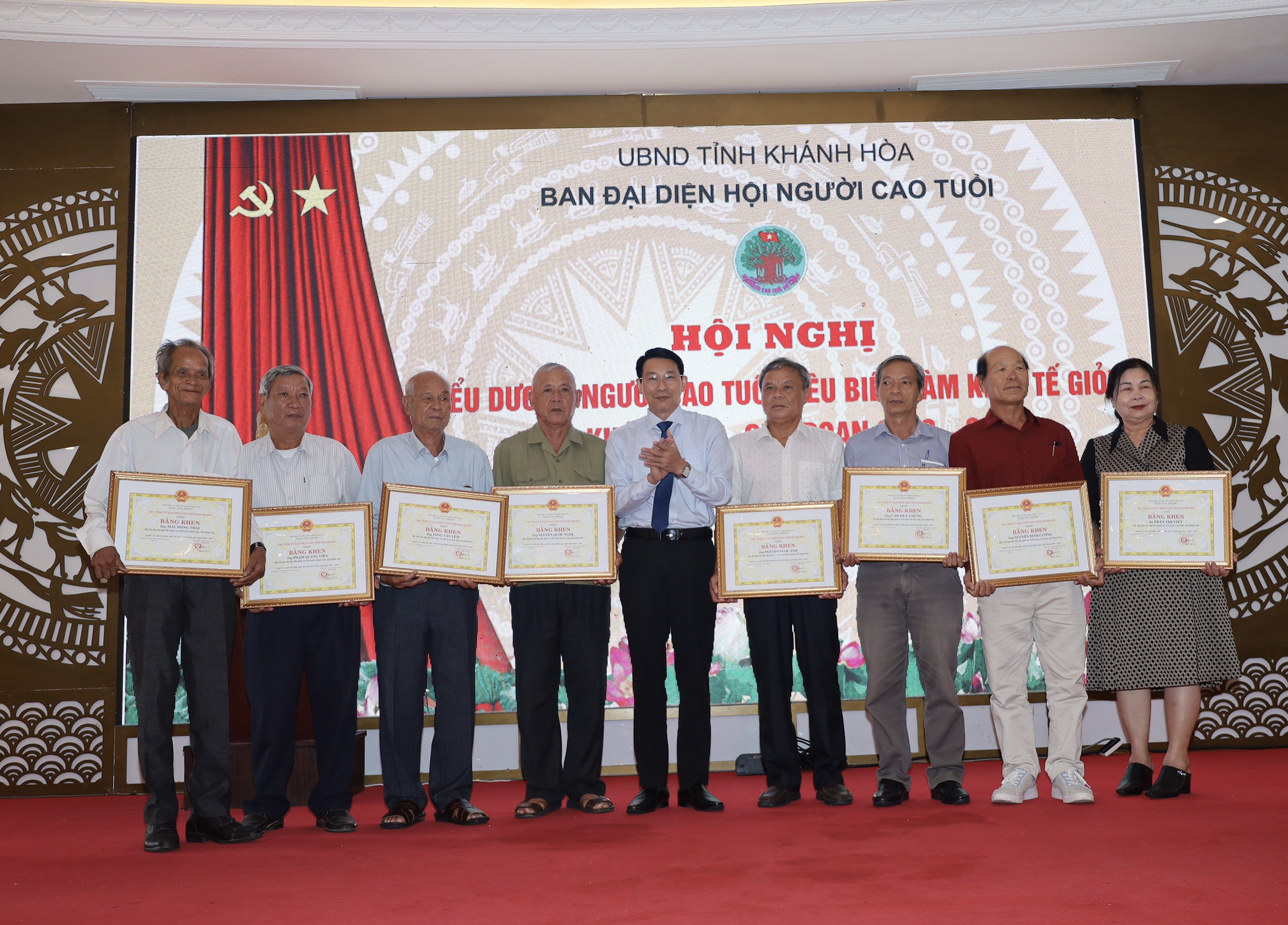 Khen thưởng 18 người cao tuổi tiêu biểu làm kinh tế giỏi giai đoạn 2018-2023