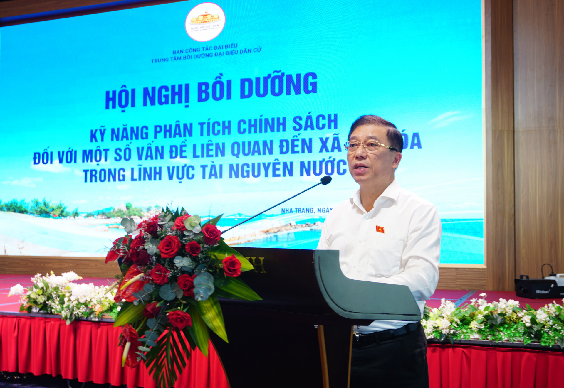 đồng chí Nguyễn Tuấn Anh – Phó trưởng ban Thường trực Ban Công tác Đại biểu phát biểu khai mạc hội nghị