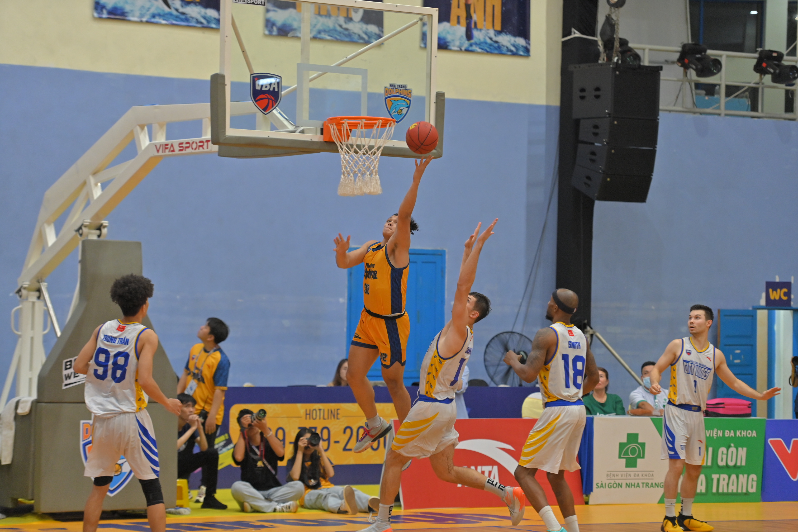 VBA 2023: Thắng đội bóng Hồ Chí Minh City Wings, Nha Trang Dolphin đoạt vé vào bán kết