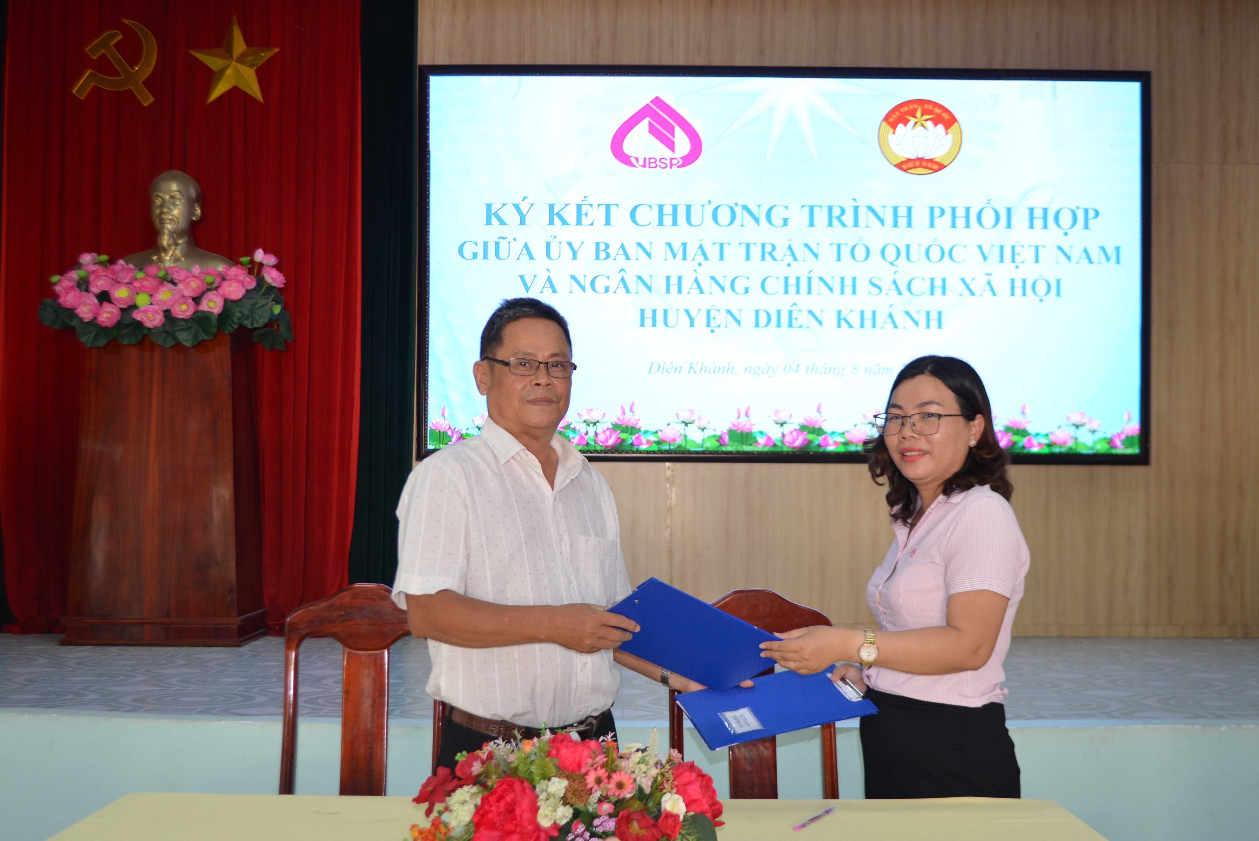 UBMTTQ Việt Nam huyện Diên Khánh và Phòng giao dịch Ngân hàng Chính sách xã hội huyện Diên Khánh:: Ký kết chương trình phối hợp công tác