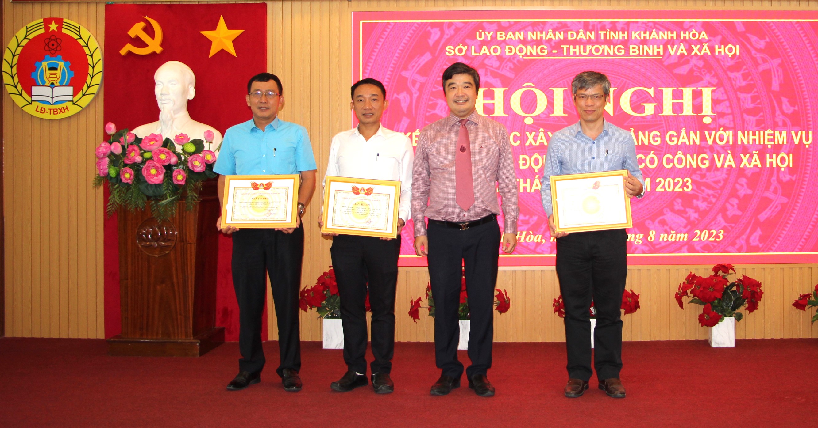 Đảng ủy Sở Lao động - Thương binh và Xã hội:: Sơ kết công tác xây dựng Đảng gắn với nhiệm vụ công tác