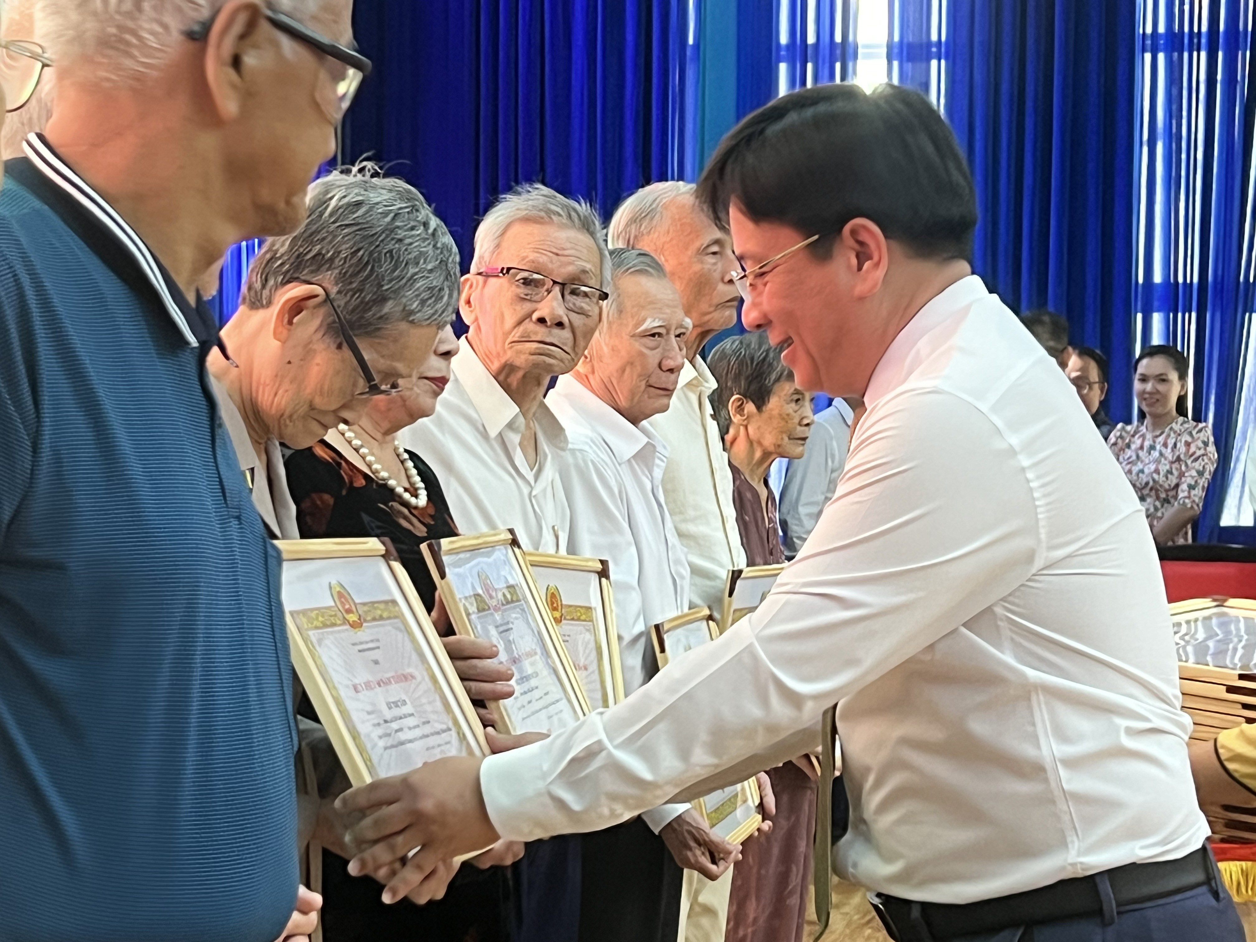 Nha Trang: Trao tặng Huy hiệu Đảng đợt 2-9 cho 128 đảng viên