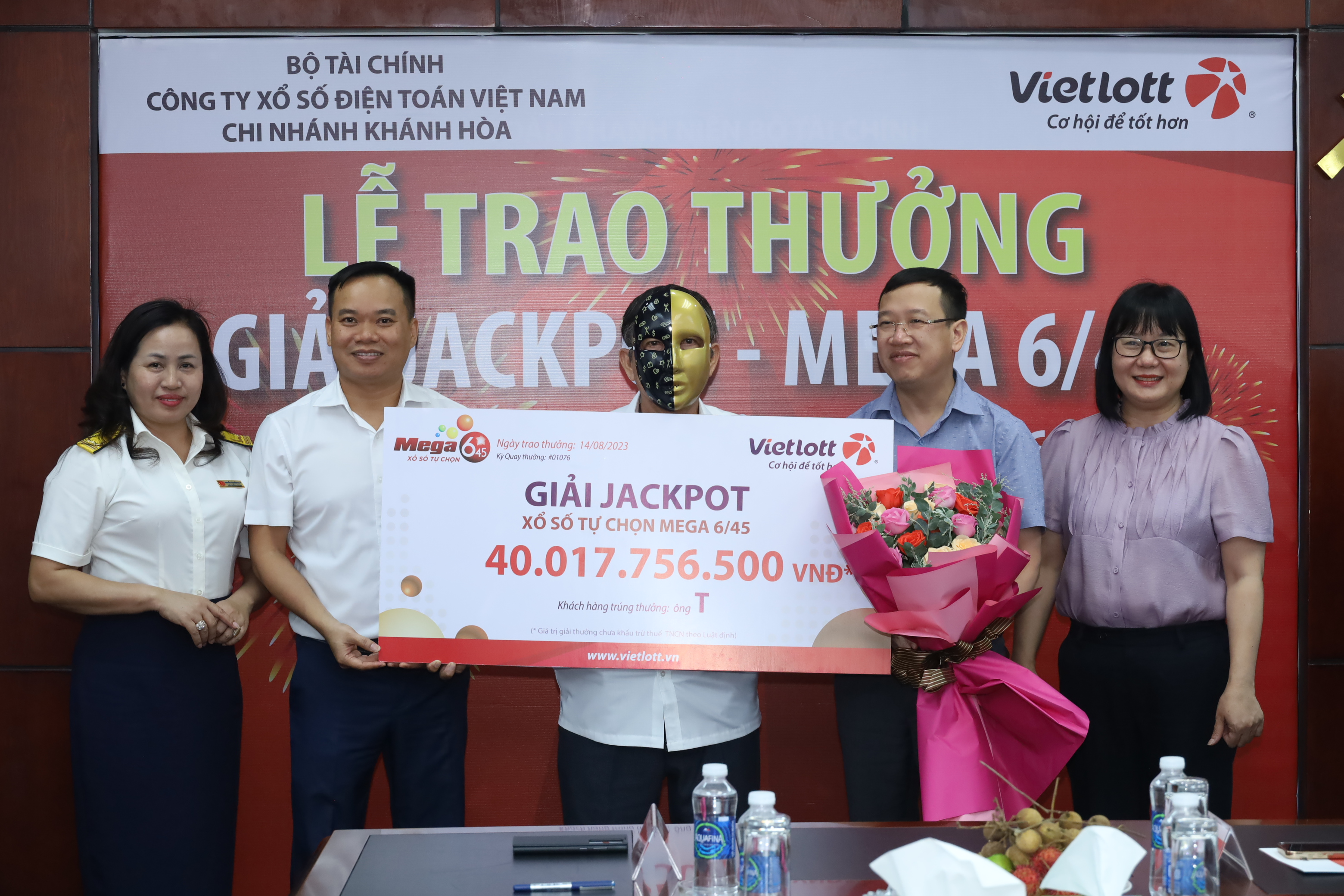 Vietlott Chi nhánh Khánh Hòa:: ​​​​​​​Tổ chức lễ trao thưởng hơn 40 tỷ đồng cho người trúng giải Jackpot
