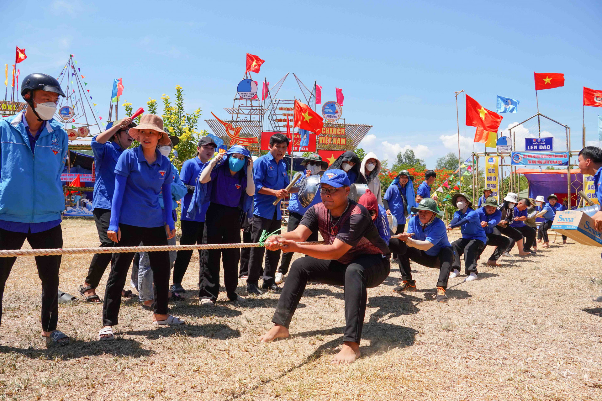 Các trò chơi tập thể sôi nổi tại hội trại truyền thống thanh niên tỉnh.