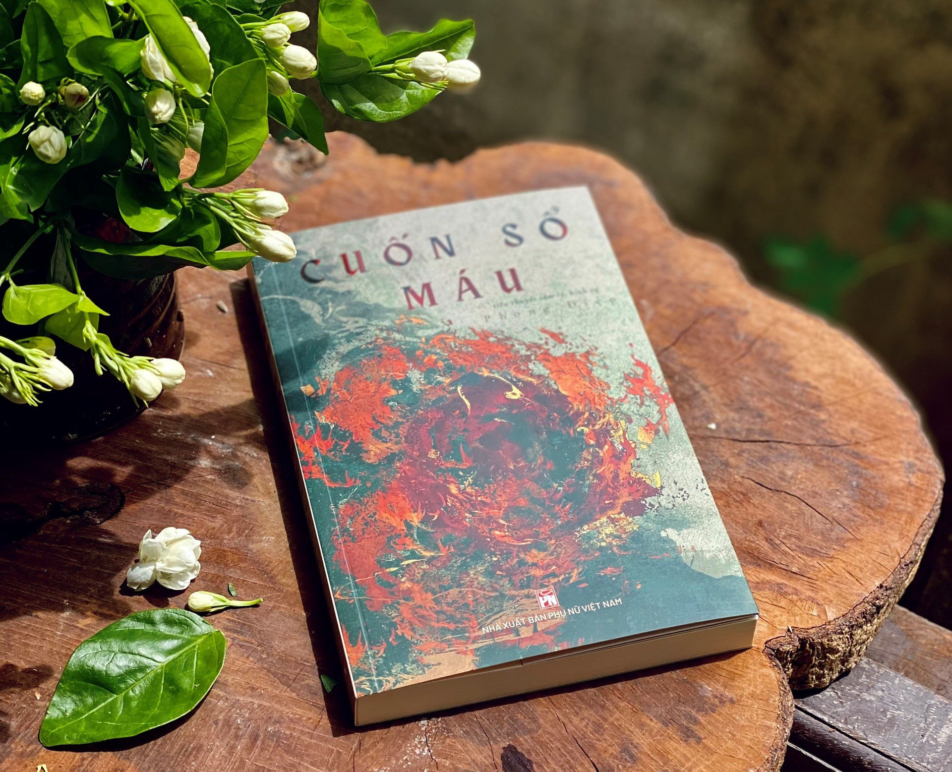 Nhà văn Phong Điệp gây bất ngờ với tiểu thuyết hình sự “Cuốn sổ máu”