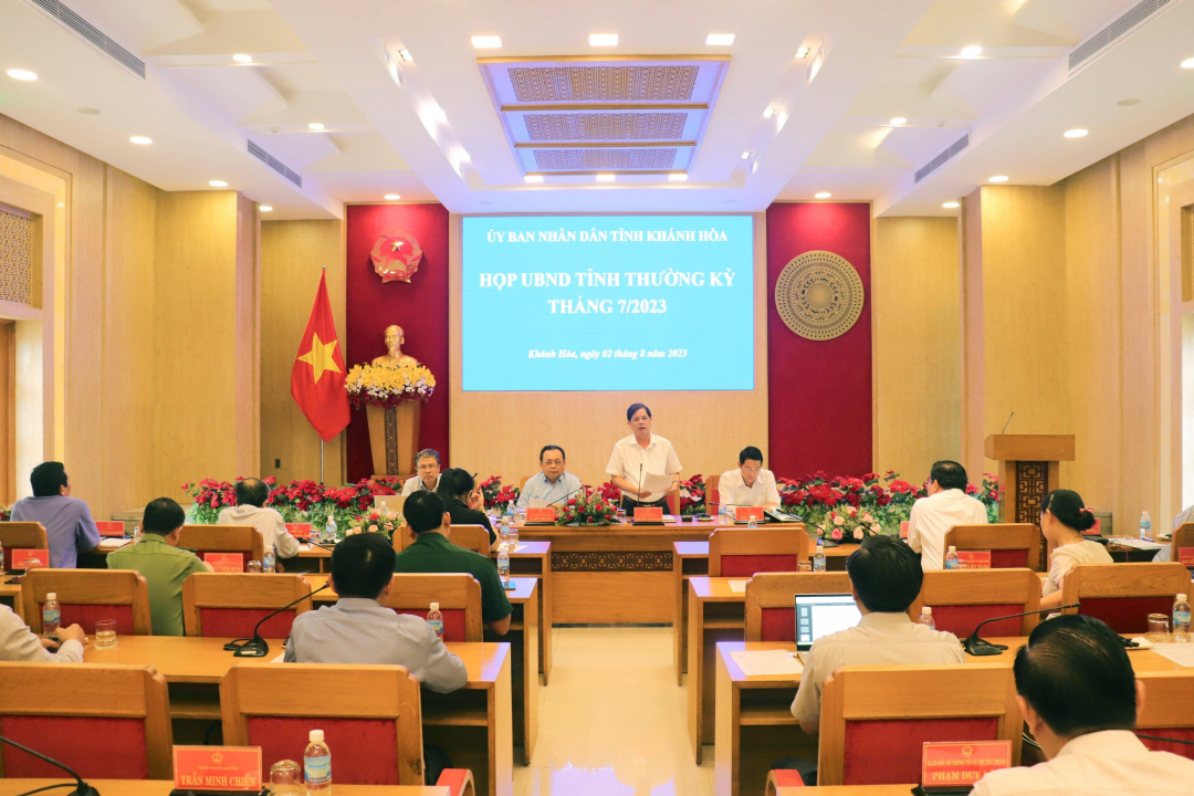 Nguyễn Tấn Tuân kết luận cuộc họp.