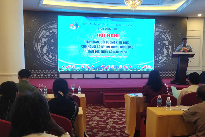 Bồi dưỡng kiến thức cho gần 100 người có uy tín trong đồng bào dân tộc thiểu số