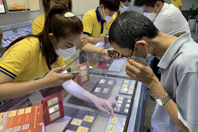 Đảo chiều đi xuống, giá vàng SJC 'tuột tay' 100.000 đồng mỗi lượng