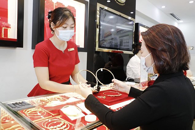 Sáng 21/8, giá vàng giảm 50.000 đồng/lượng