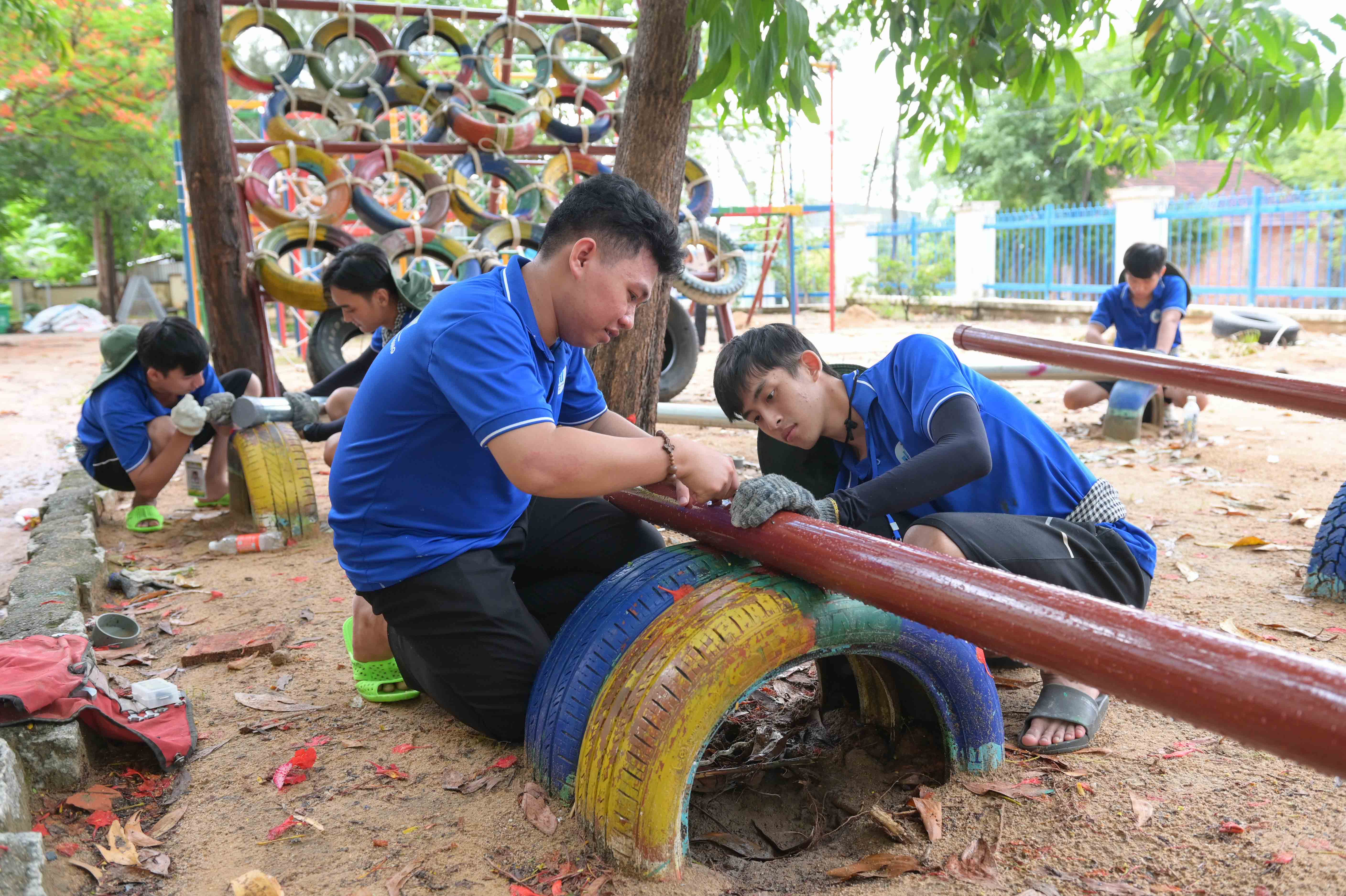 Sửa chữa, nâng cấp khu vui chơi cho thiếu nhi tại xã Suối Cát.