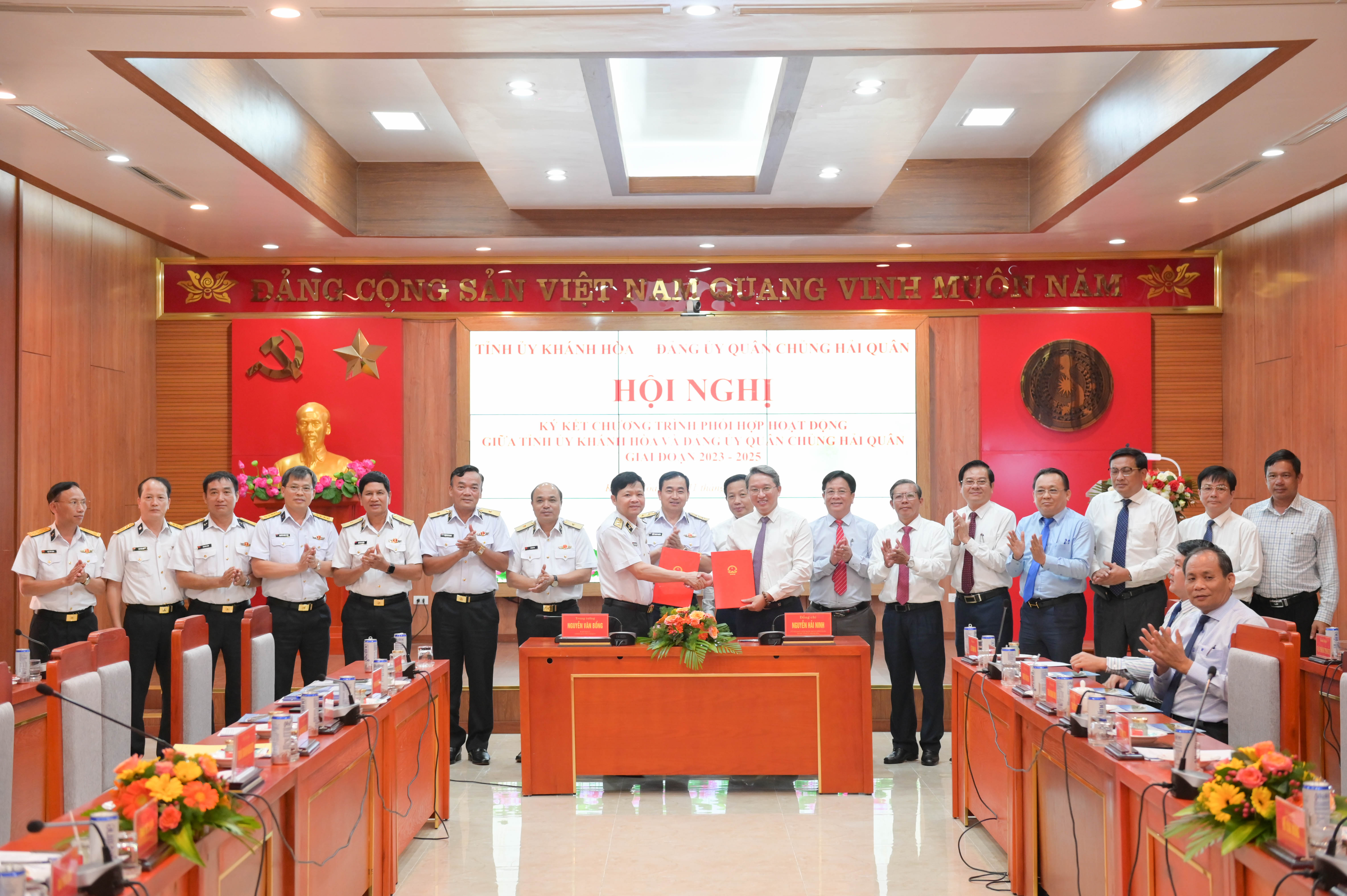Tỉnh ủy Khánh Hòa và Đảng ủy Quân chủng Hải quân ký kết Chương trình phối hợp hoạt động giai đoạn 2023-2025