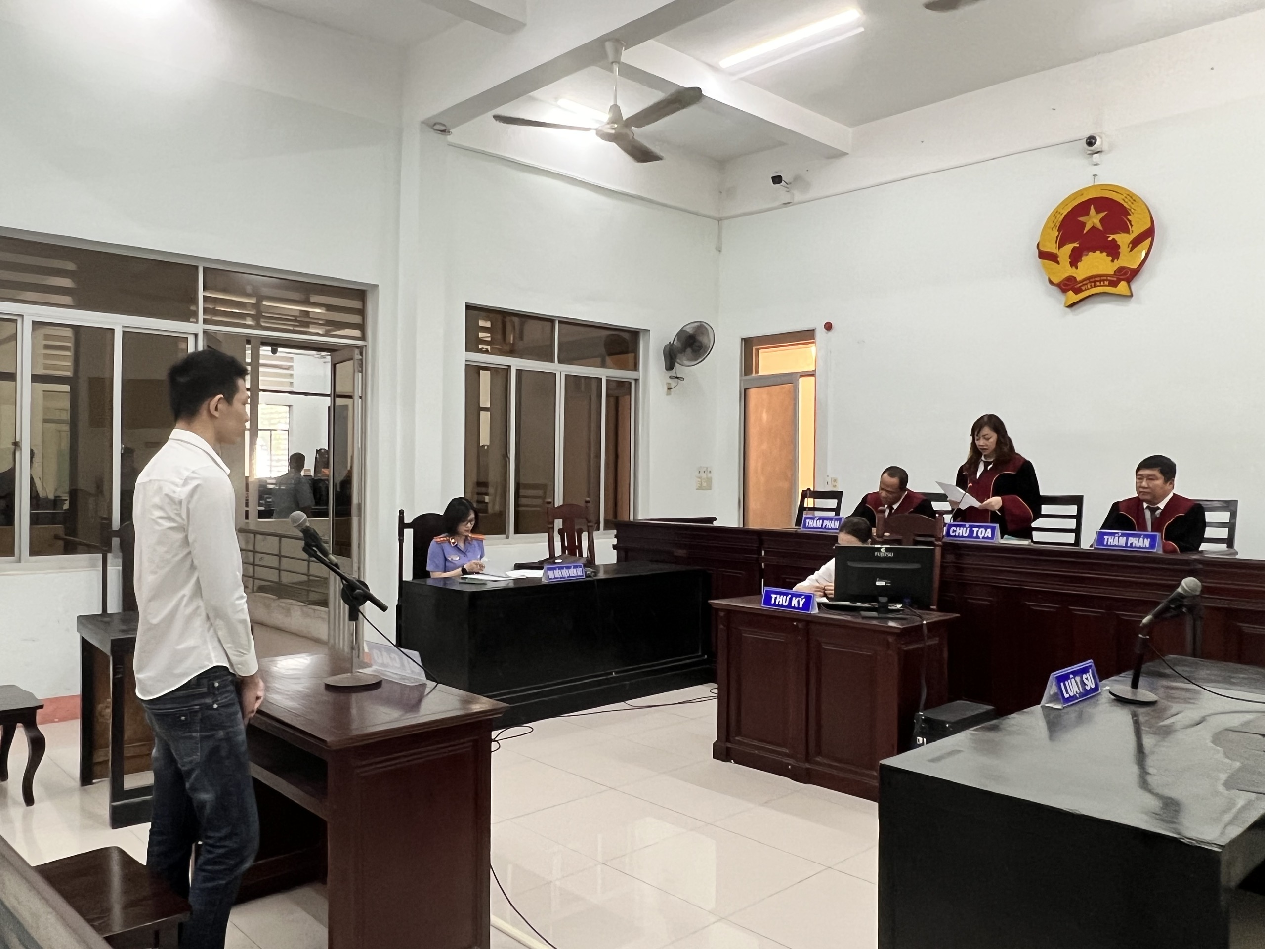 Lãnh án vì cướp giật xe máy