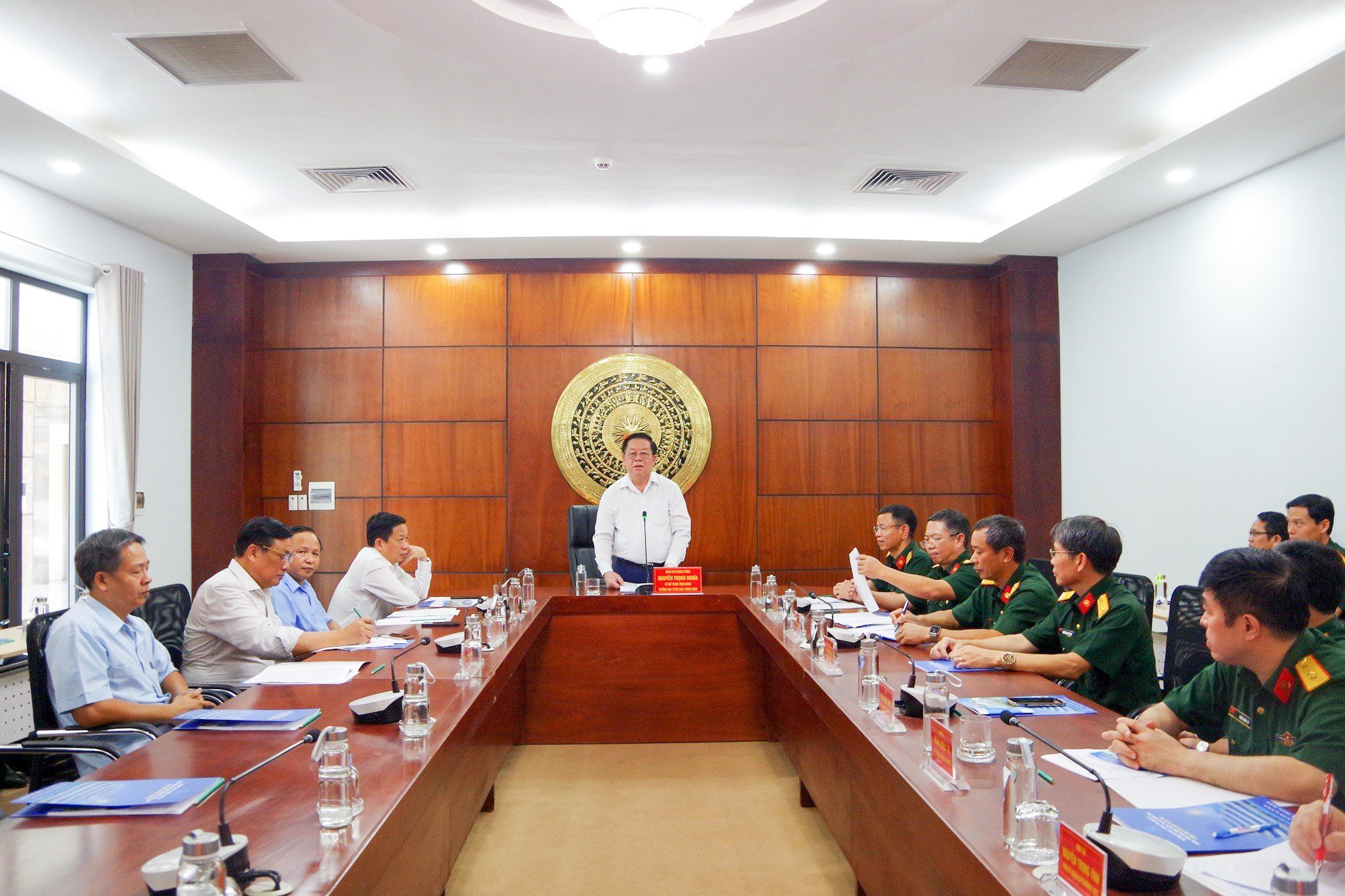 Bí thư Trung ương Đảng, Trưởng ban Tuyên giáo Trung ương Nguyễn Trọng Nghĩa làm việc với Trường Sĩ quan Thông tin