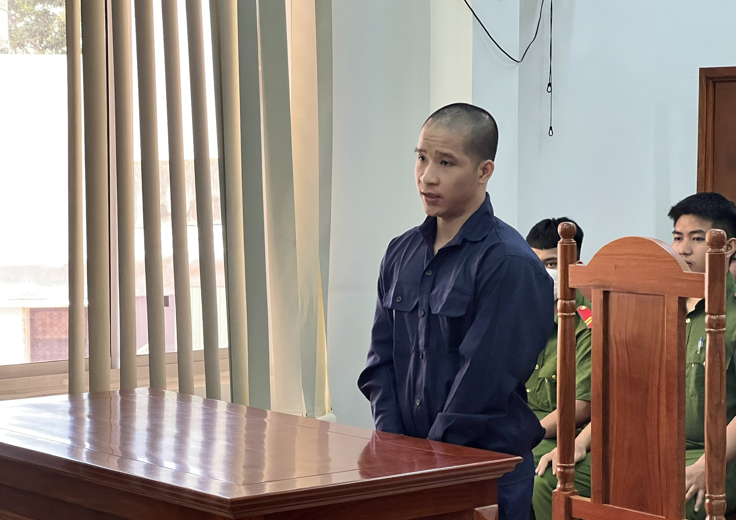 Lãnh 10 năm tù vì đâm vỡ mắt người khác