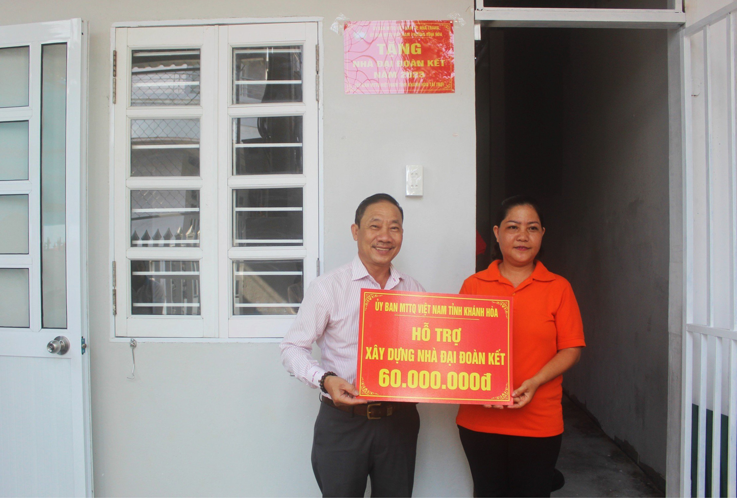 Bàn giao nhà Đại đoàn kết cho 1 hộ cận nghèo phường Vĩnh Hòa (TP. Nha Trang)