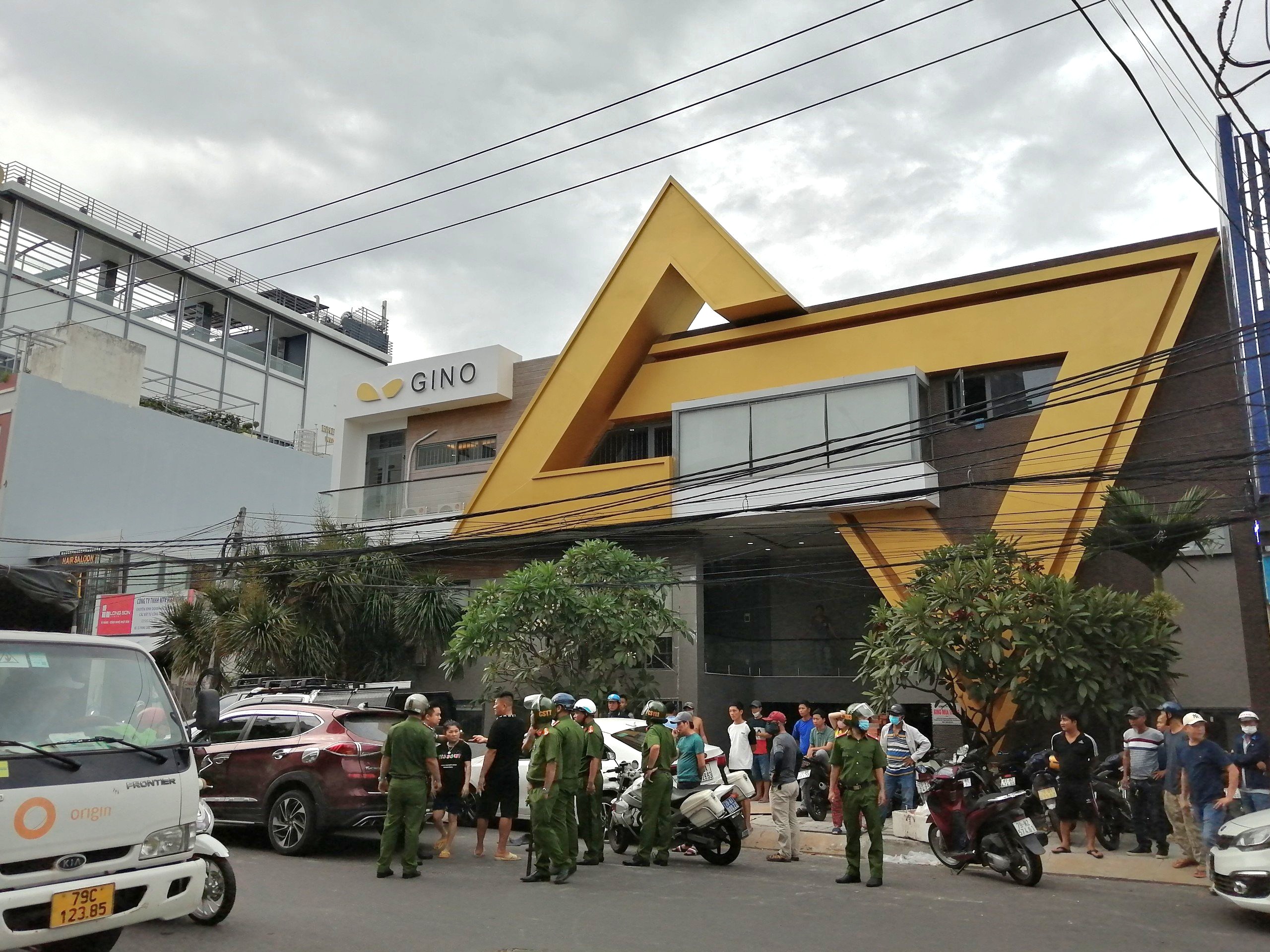 Người đàn ông bị “đánh hội đồng” sau va chạm giao thông