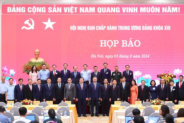 Tổng Bí thư, Chủ tịch nước Tô Lâm và các đại biểu tại họp báo. 