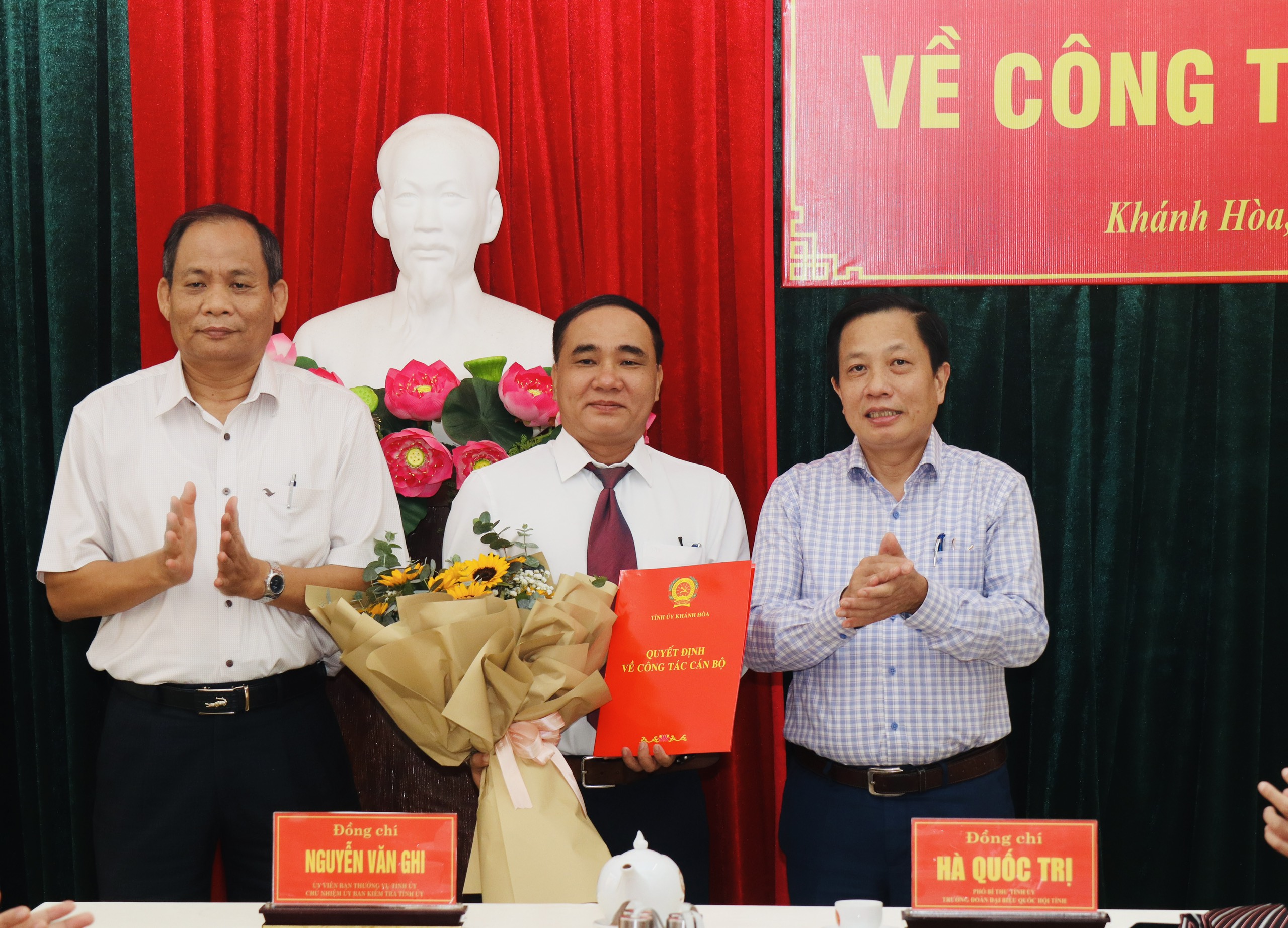 Trao quyết định chuẩn y Ủy viên Ủy ban Kiểm tra Tỉnh ủy cho ông Nguyễn Hữu Nghị