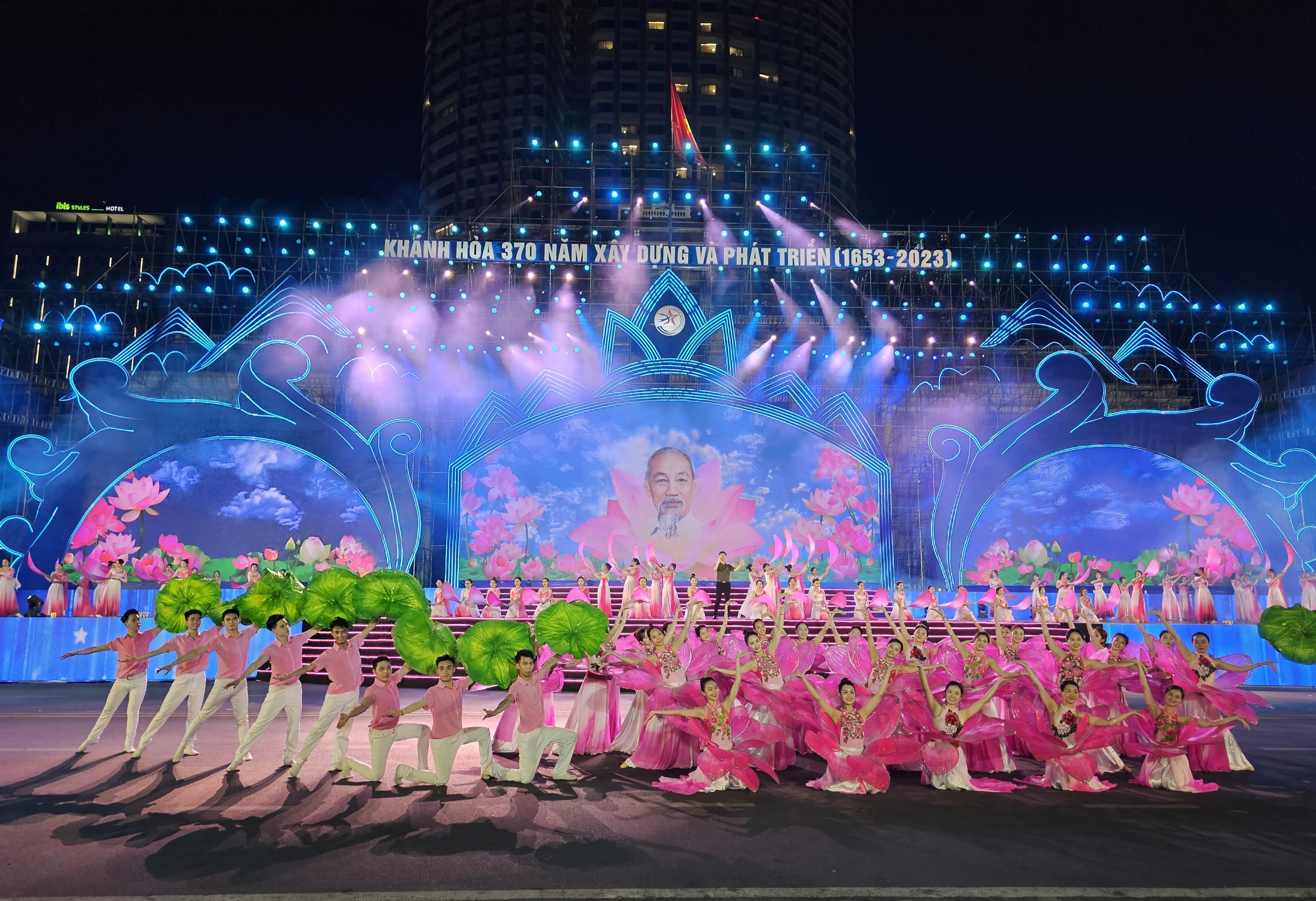 CHÀO MỪNG HỘI NGHỊ VĂN HÓA TỈNH KHÁNH HÒA NĂM 2024: Xây dựng và phát triển văn hóa, con người Khánh Hòa văn minh, thân thiện, mến khách, hiền hòa, hạnh phúc, thuần hậu