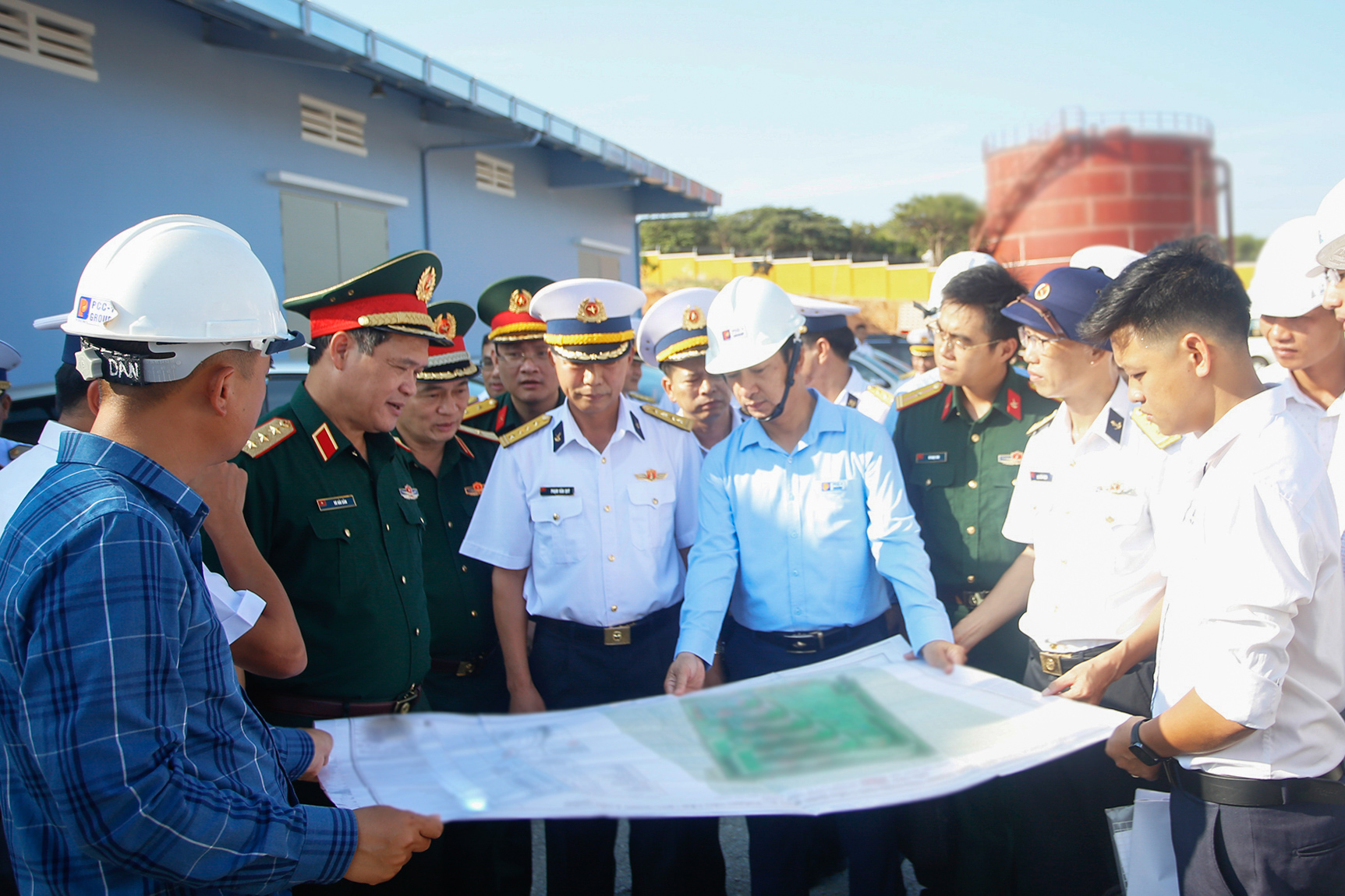 Thứ trưởng Bộ Quốc phòng kiểm tra tại Vùng 4 Hải quân