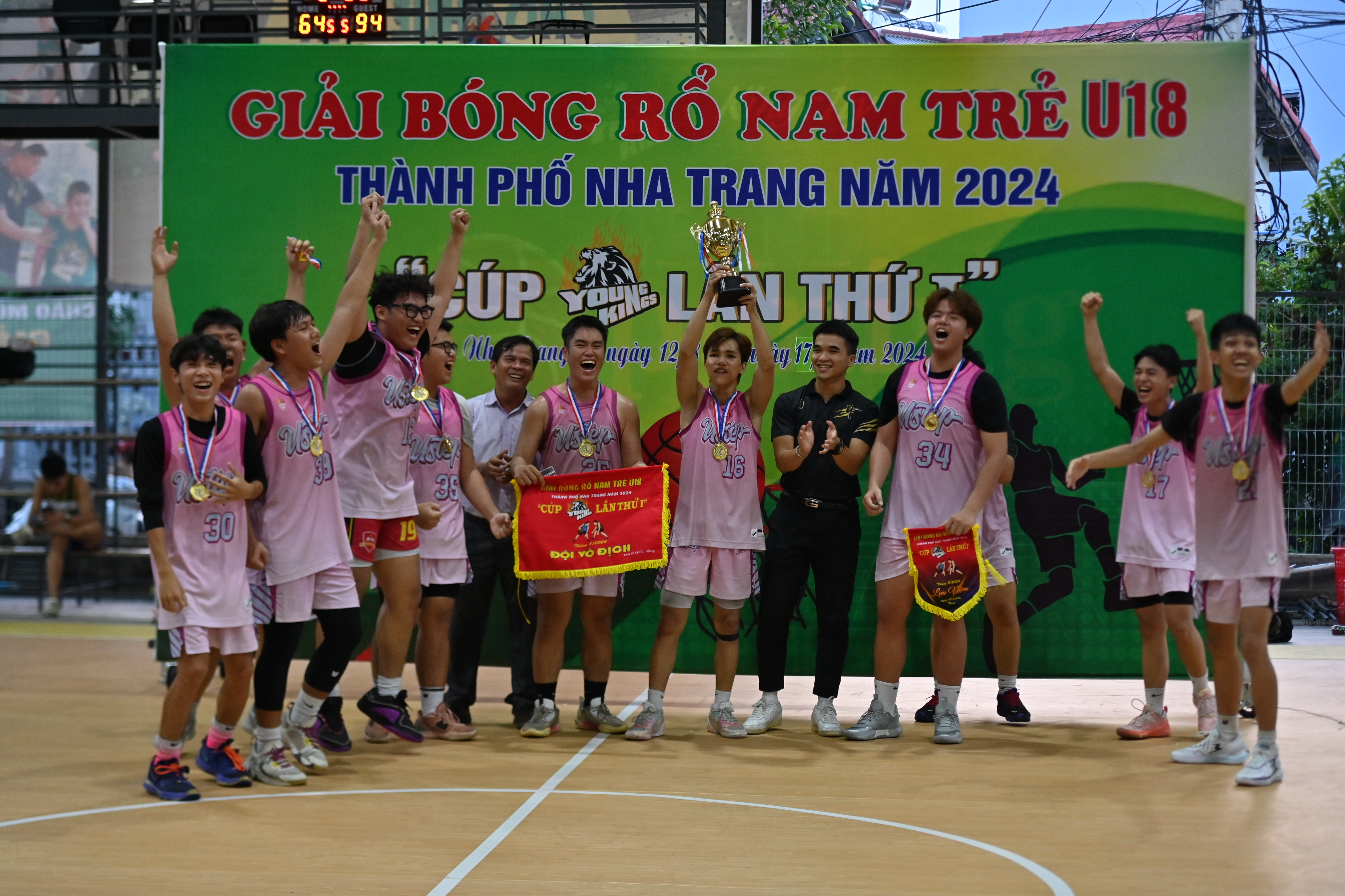 Đội bóng Ustep (phường Vạn Thắng) vô địch giải bóng rổ nam trẻ (U18) TP. Nha Trang