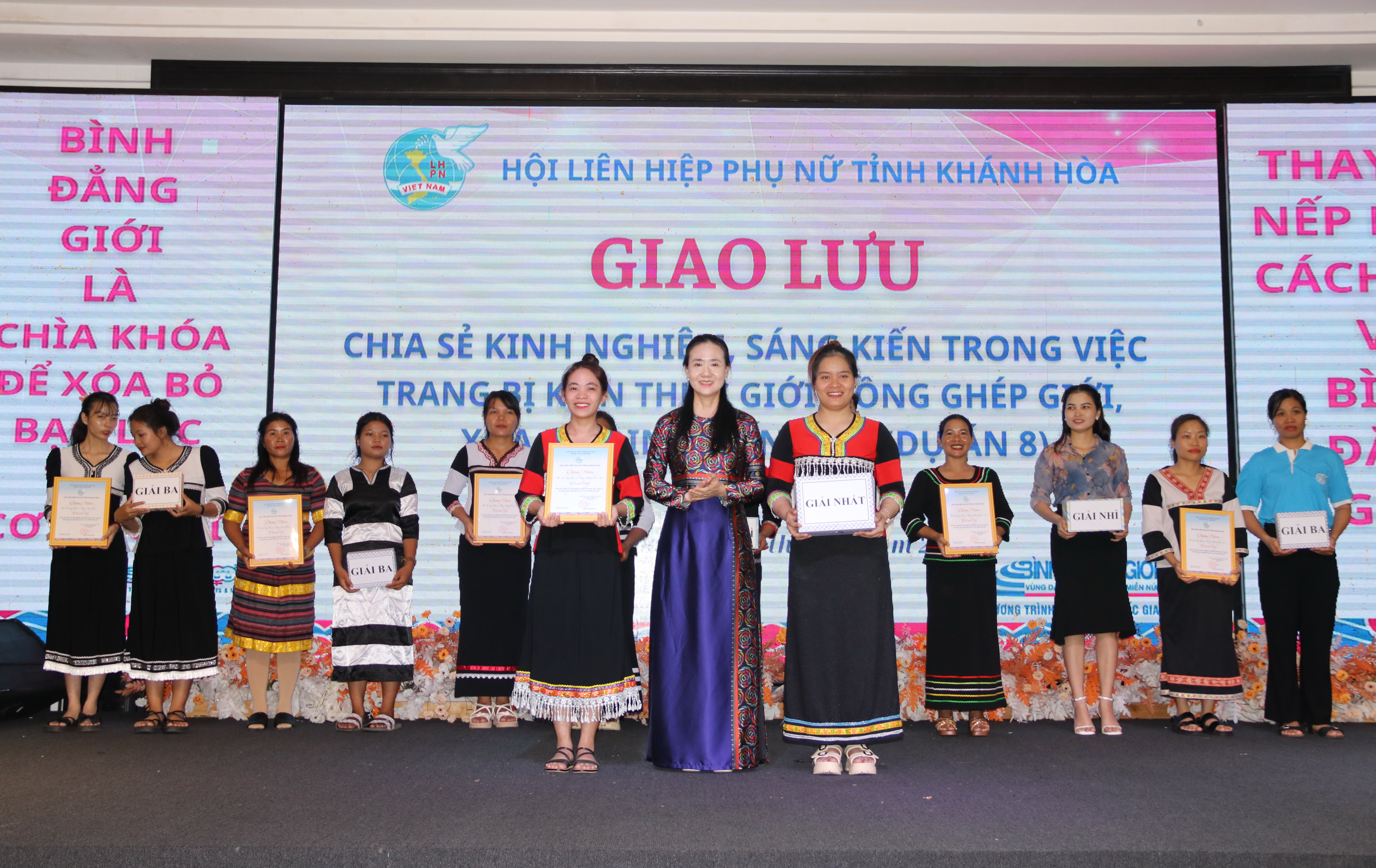 Sôi nổi liên hoan chia sẻ kinh nghiệm về xóa bỏ định kiến giới, bạo lực gia đình