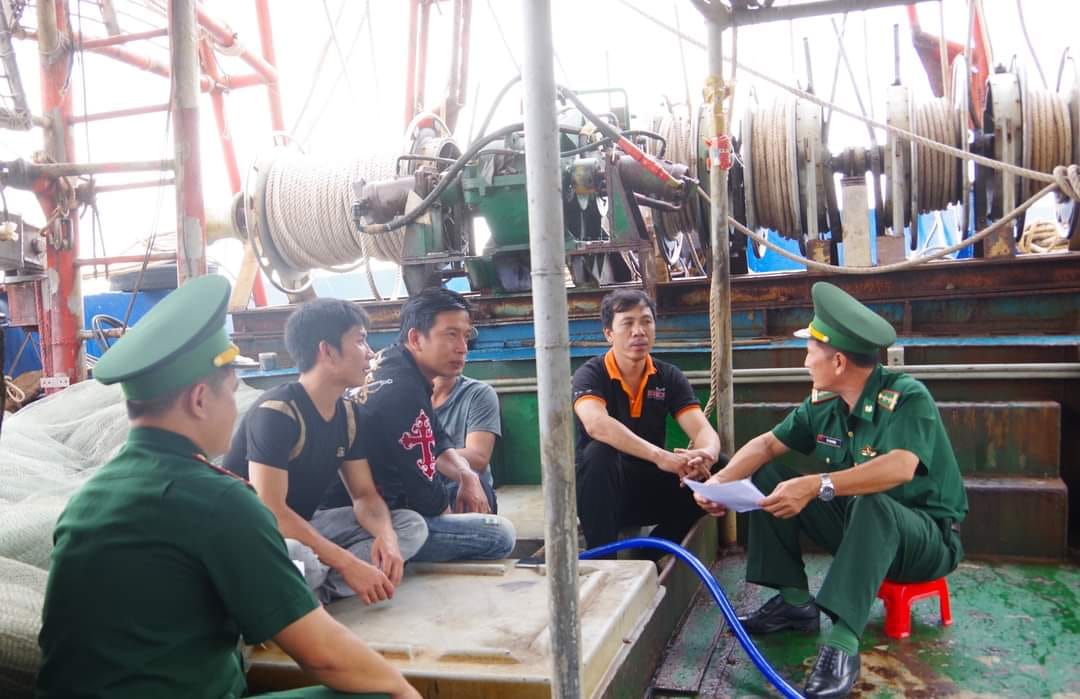 Ấm tình người lính biên phòng - Kỳ 2: Cùng nhân dân bảo vệ biển, đảo Tổ quốc