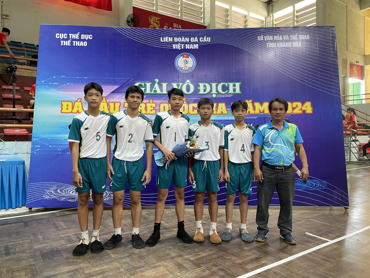 Khanh Hoa’s junior shuttlecock team

