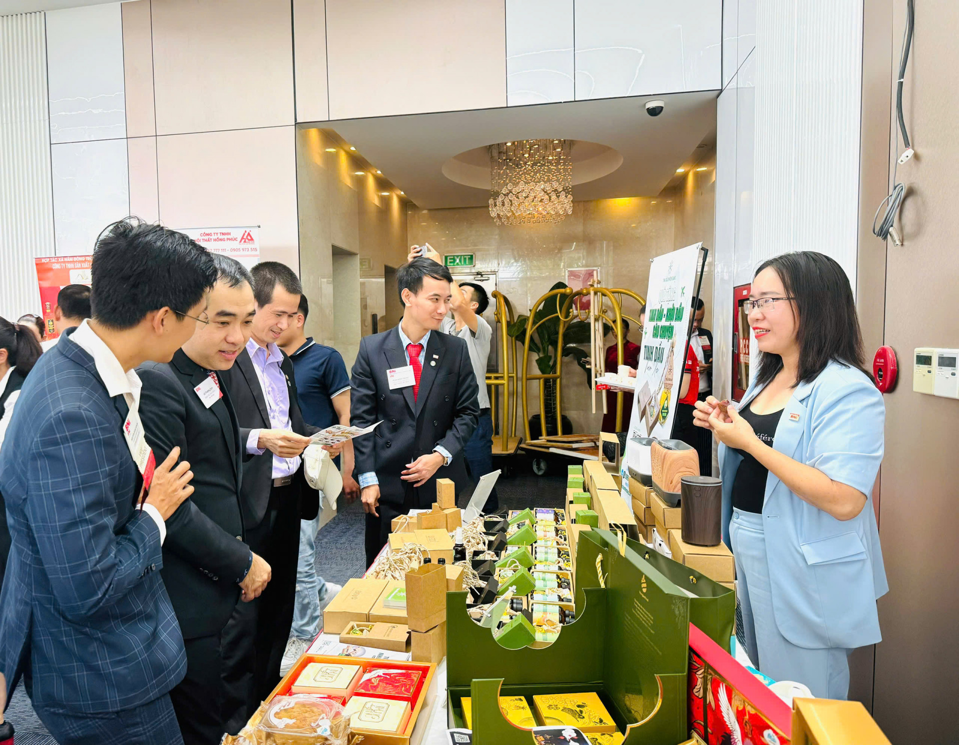 The businesses visit the stall of moon cakes of a business from Dak Lak Province

