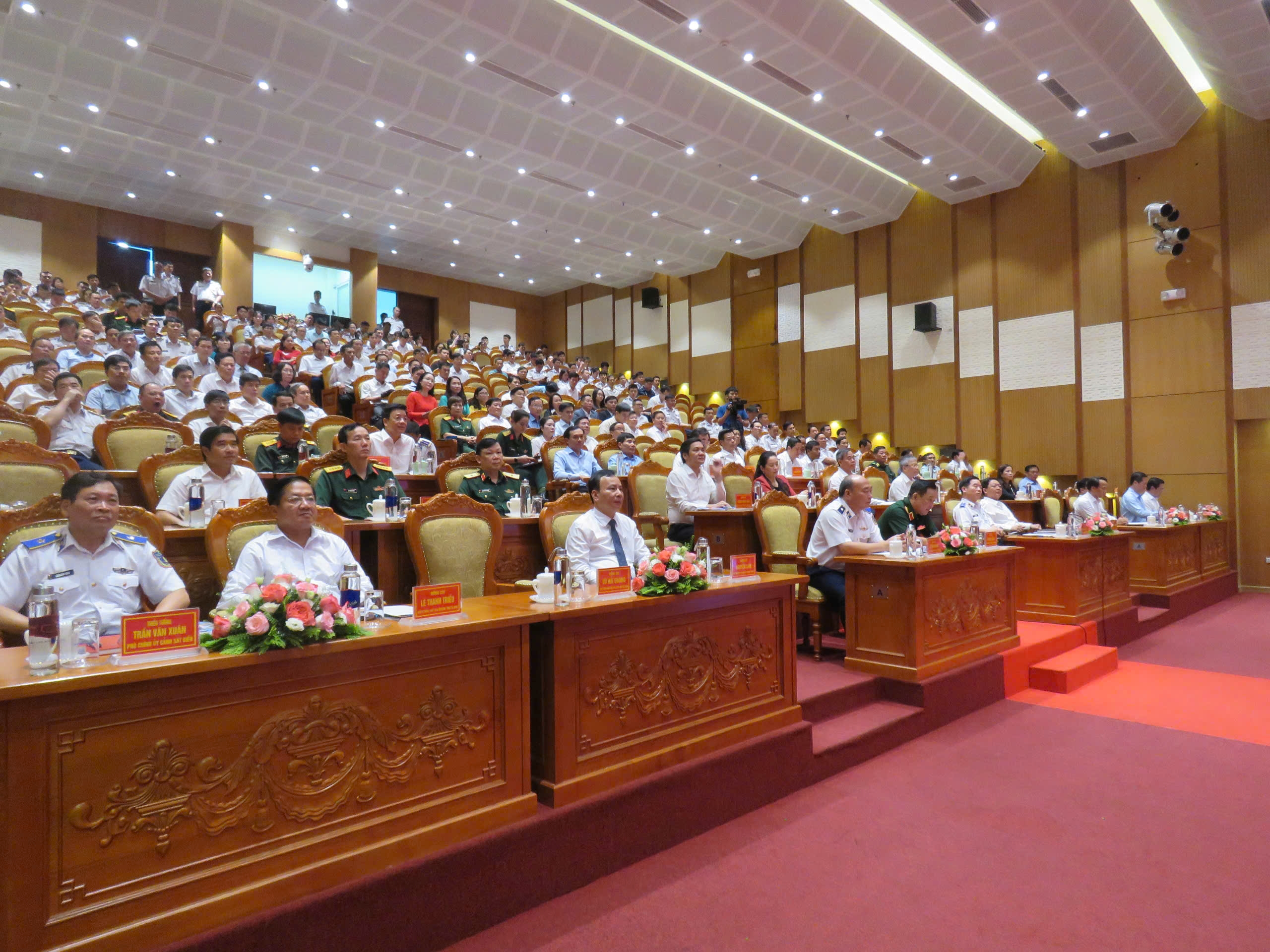 Các đại biểu tham dự hội nghị.