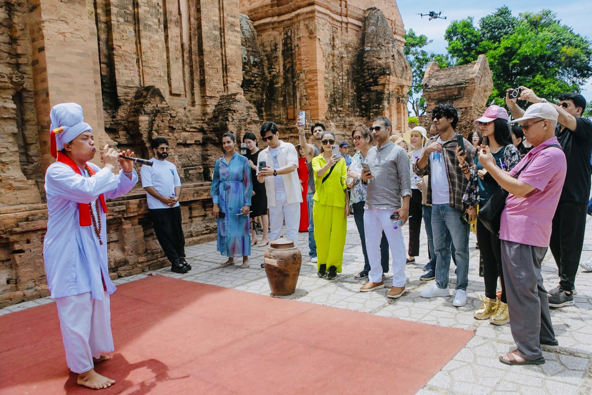 Indian artists visit Ponagar Tower on the morning of August 28.