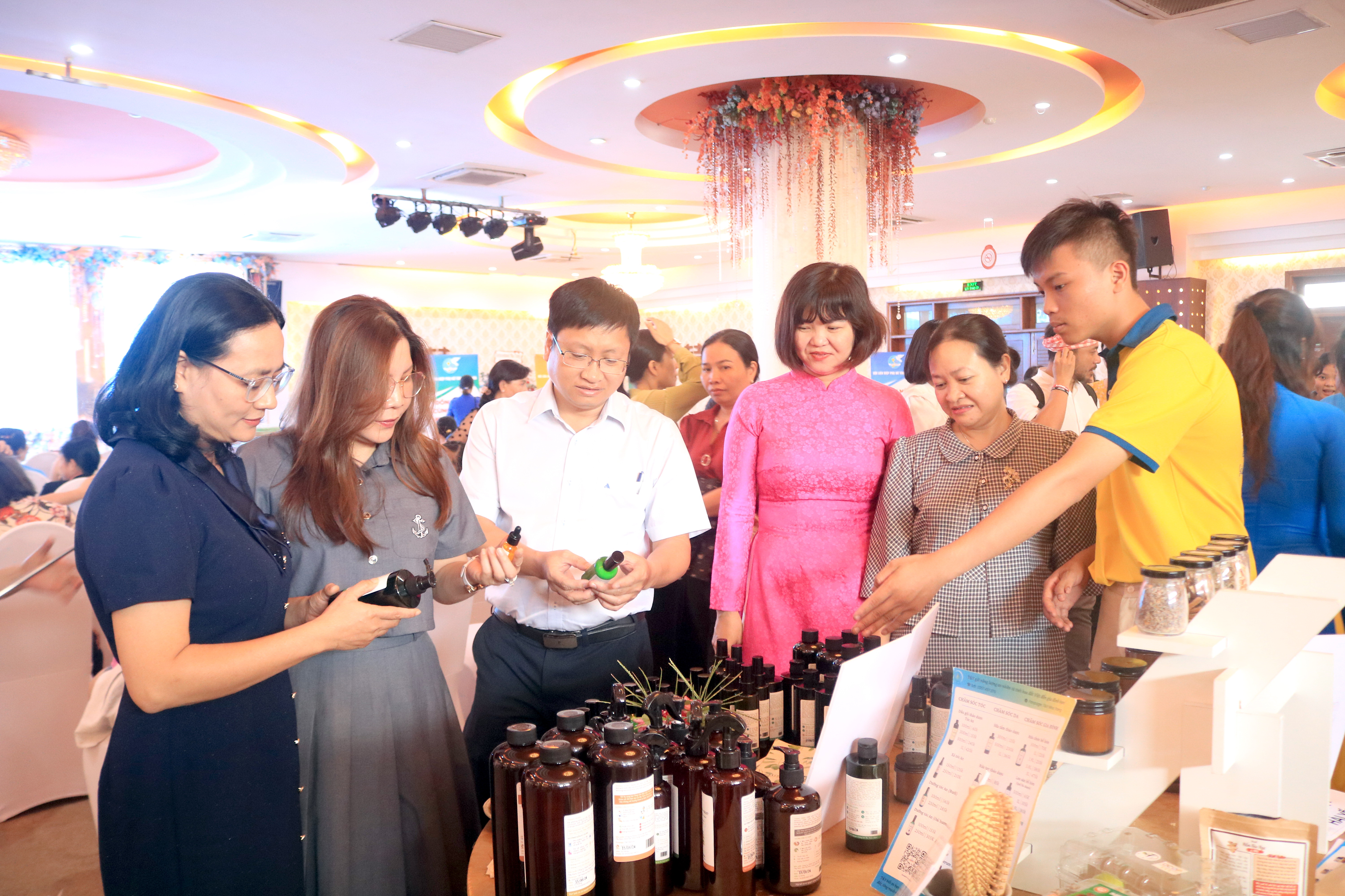 Hội Liên hiệp Phụ nữ tỉnh Khánh Hòa: Tổ chức ngày hội “Ứng dụng công nghệ số trong sản xuất, kinh doanh”