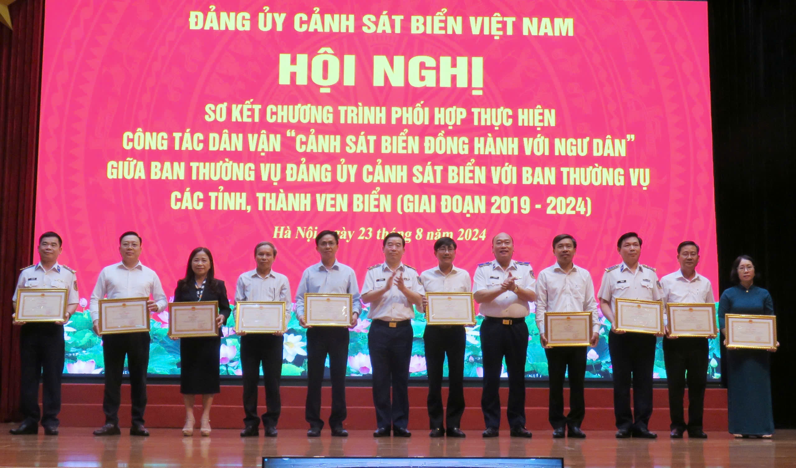 Các tập thể, cá nhân nhận Bằng khen của Tổng Cục Chính trị Quân đội nhân dân Việt Nam.