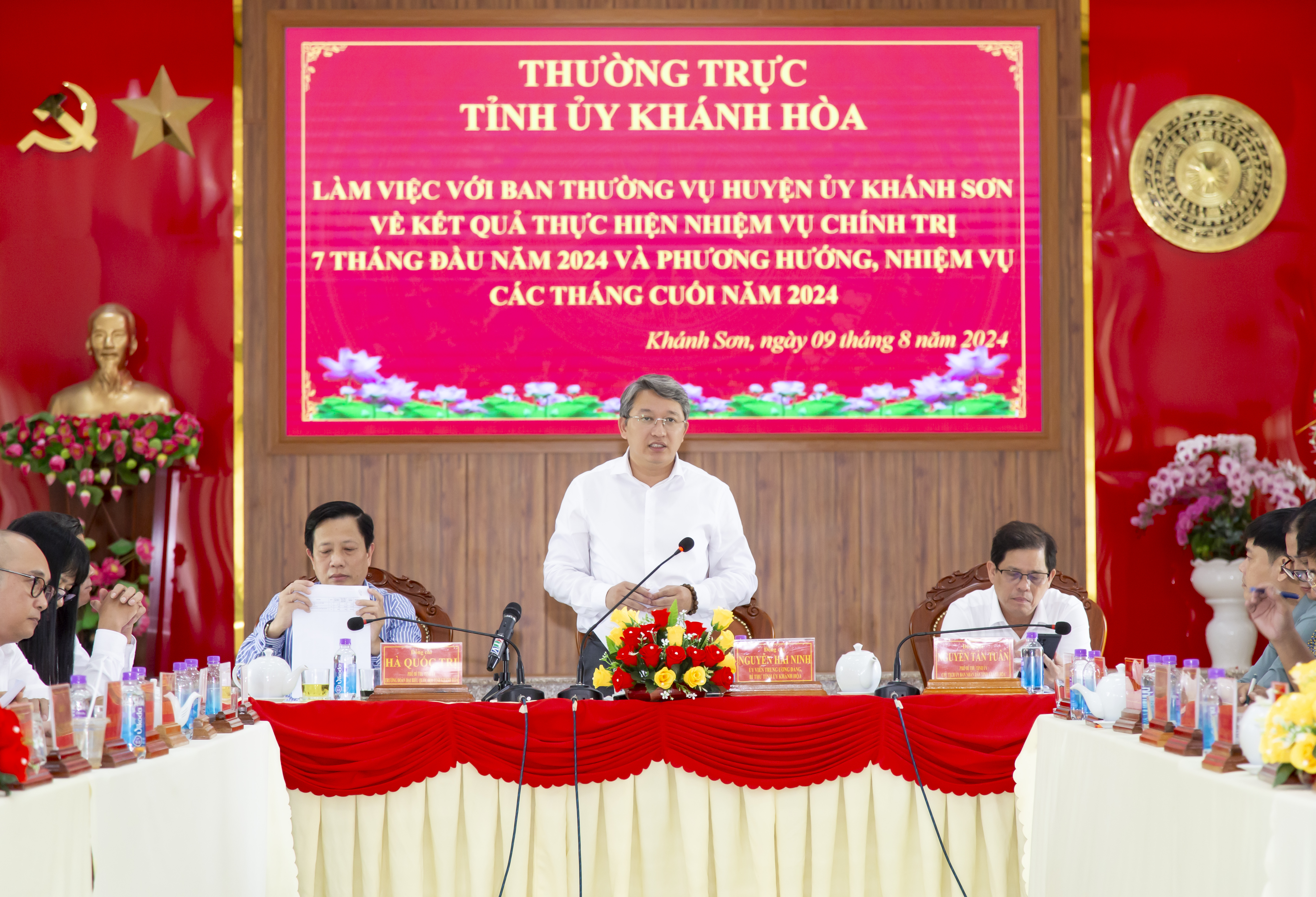 Thường trực Tỉnh ủy làm việc với Ban Thường vụ Huyện ủy Khánh Sơn: Đồng ý bổ sung kinh phí xây dựng cầu Lò Gạch
