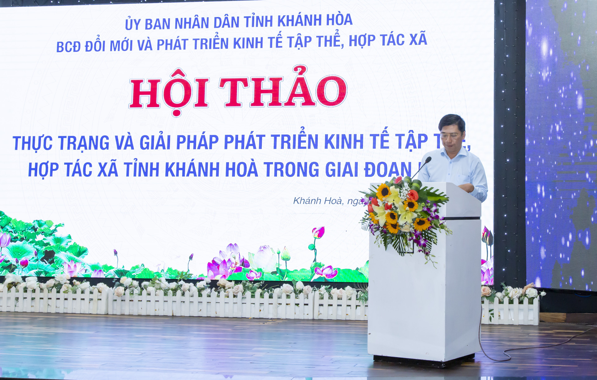 Đại diện Ban Tuyên giáo Tỉnh ủy trao đổi tại Hội thảo về vai trò của truyên truyền đối với kinh tế tập thể, hợp tác xã.