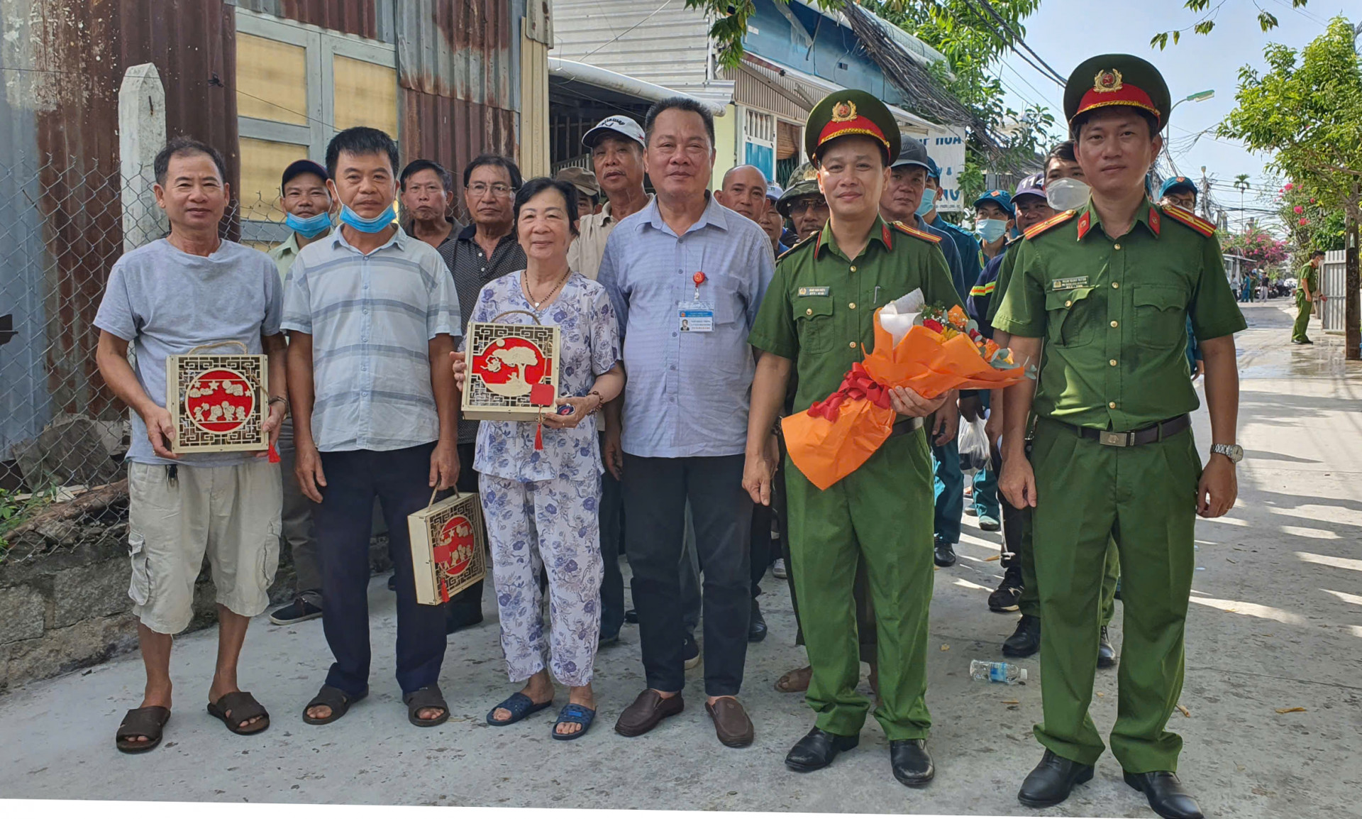 Lãnh đạo phường Phước Long động viên các lực lượng và người dân tham gia cuộc diễn tập 