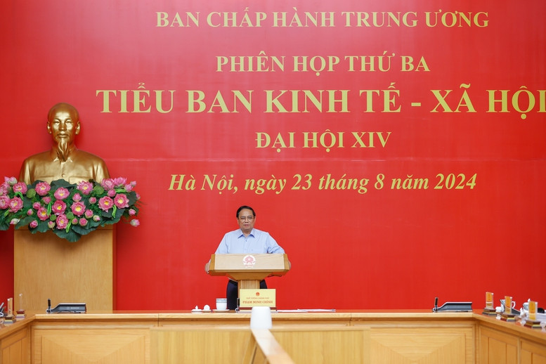 Thủ tướng đặc biệt nhấn mạnh yêu cầu hoàn thiện thể chế để huy động mọi nguồn lực cho phát triển đất nước - Ảnh: VGP/Nhật Bắc