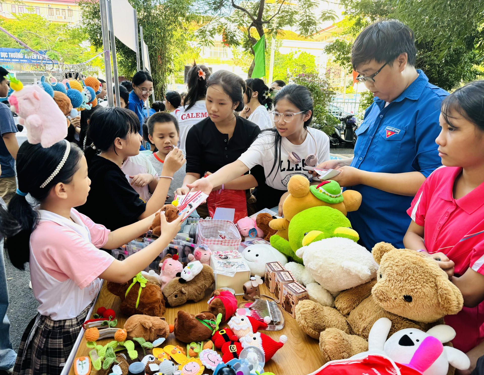 Các em trải nghiệm mua, bán hàng hóa