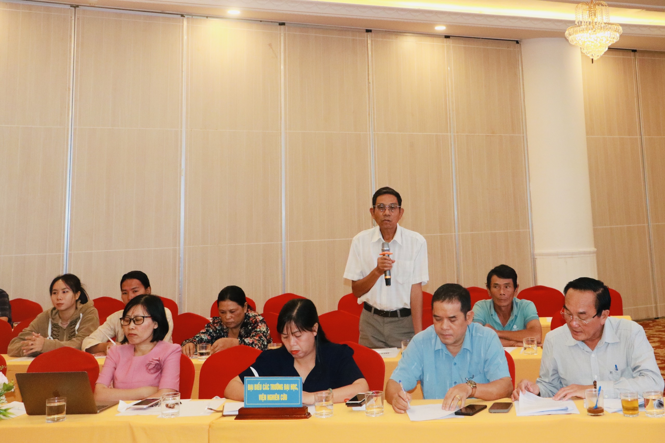 Đại diện tổ dân phố Bích Đầm phát biểu tại diễn đàn