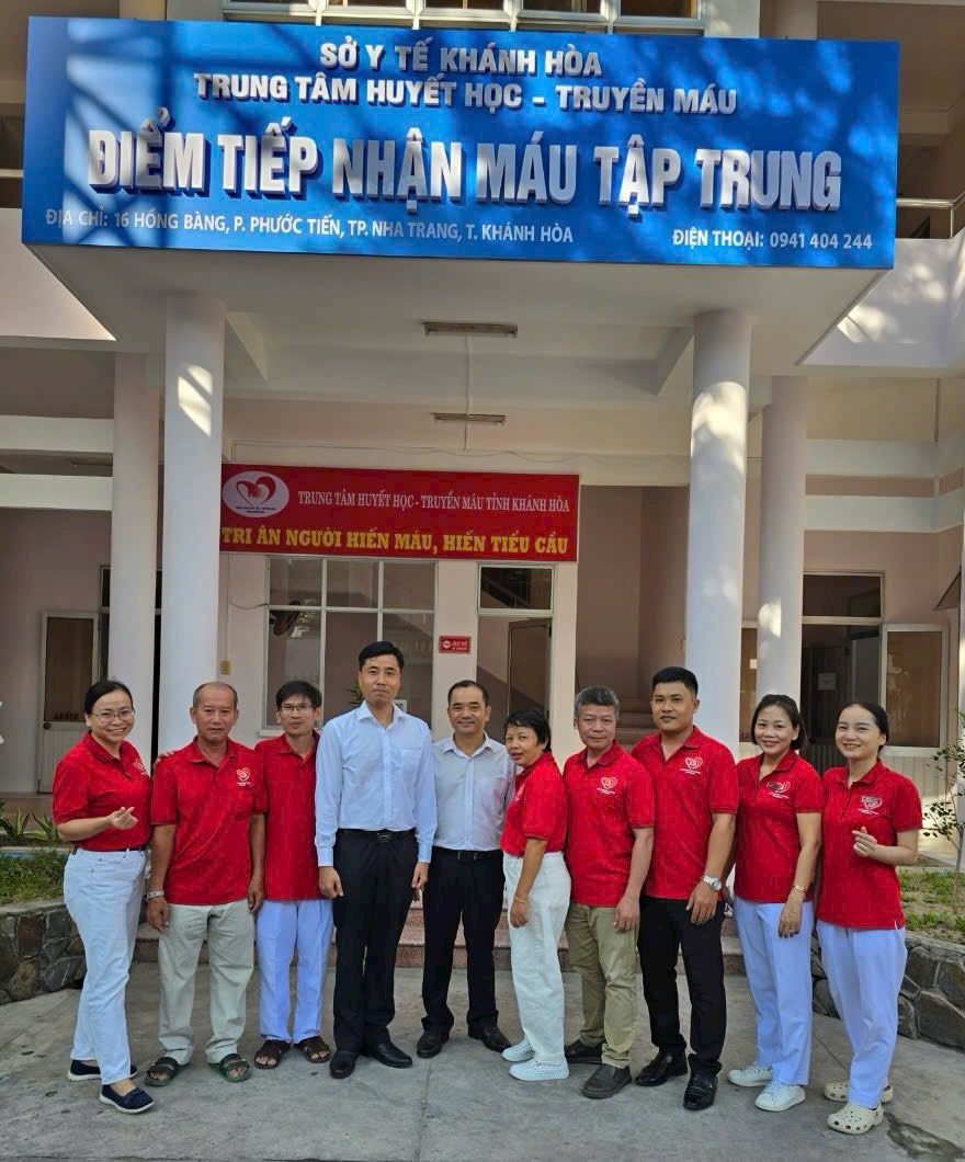 Điểm tiếp nhận máu tập trung đặt tại 16 Hồng Bàng, phường Phước Tiến, TP. Nha Trang.