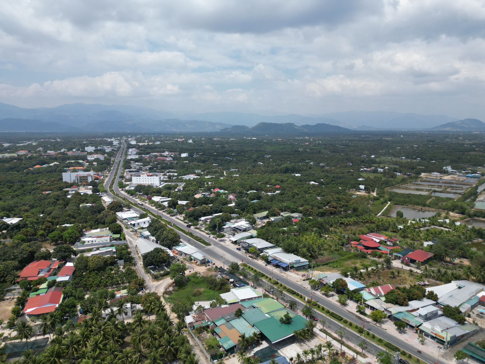 Một góc thị trấn Cam Đức.